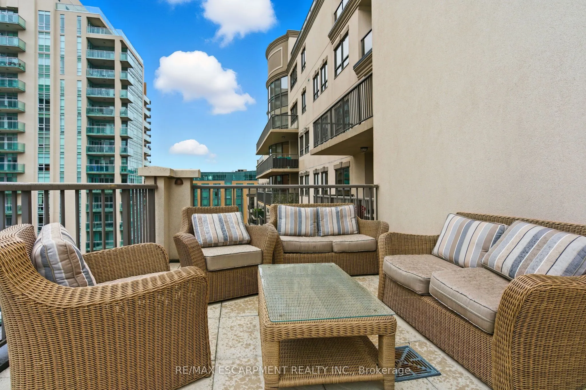 399 Elizabeth Street, #512