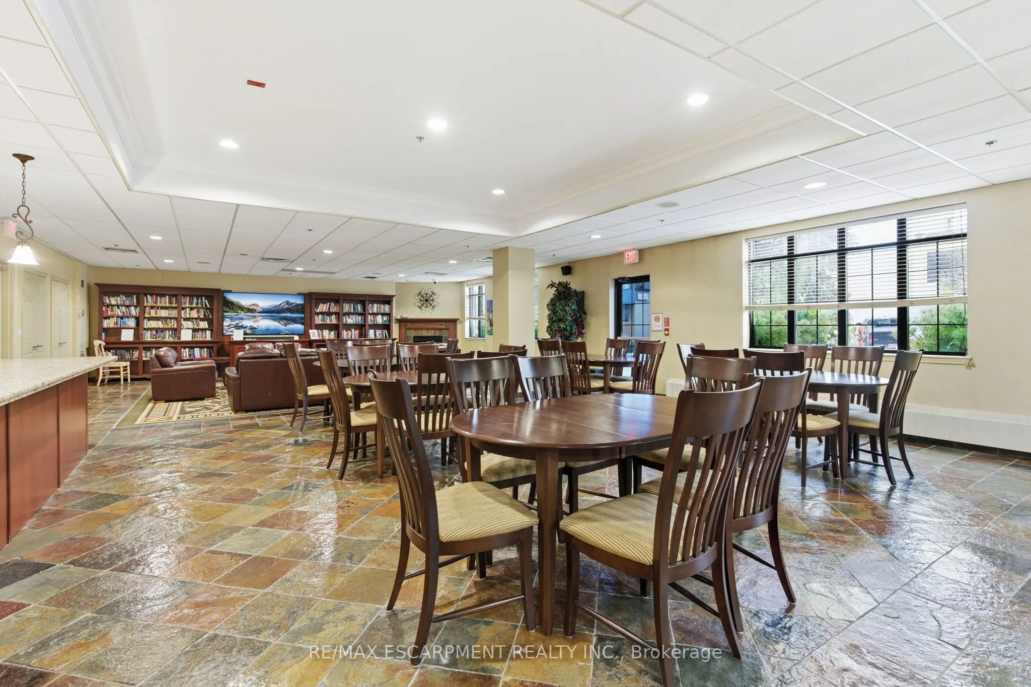 399 Elizabeth Street, #512
