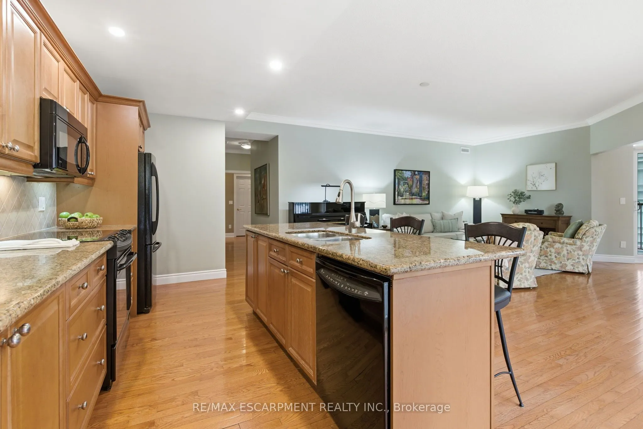 399 Elizabeth Street, #512