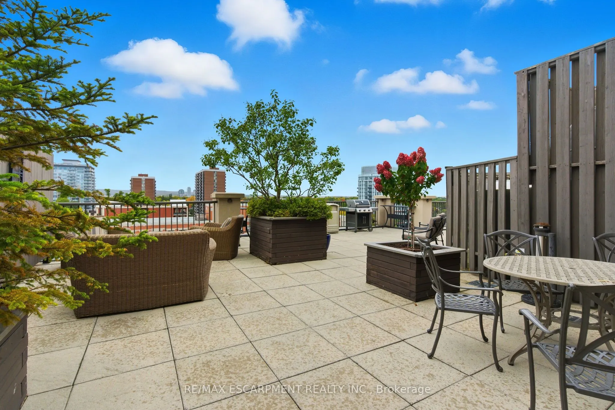 399 Elizabeth Street, #512
