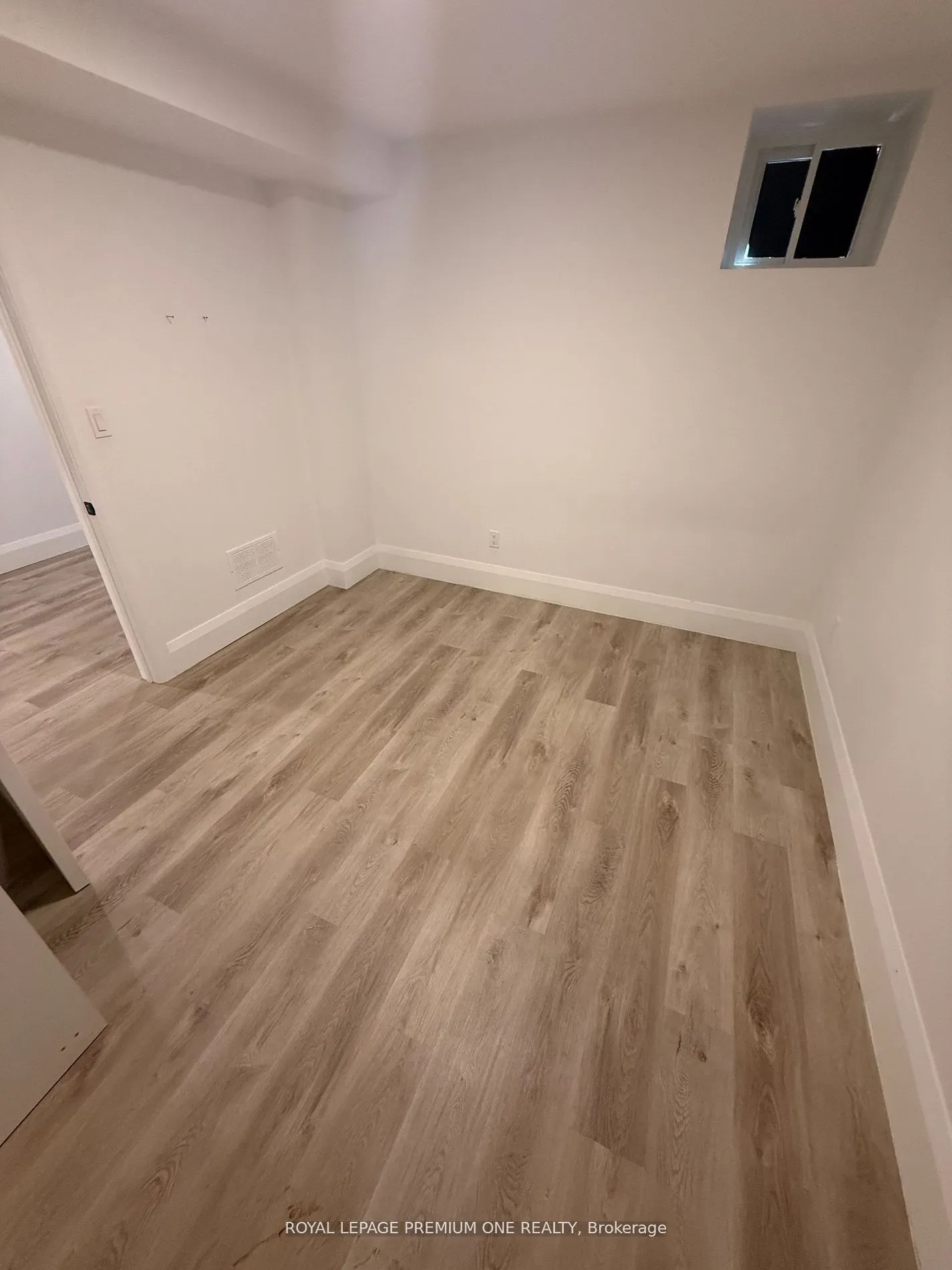 39 Lonborough Avenue, #Lower Level w/Walk-out