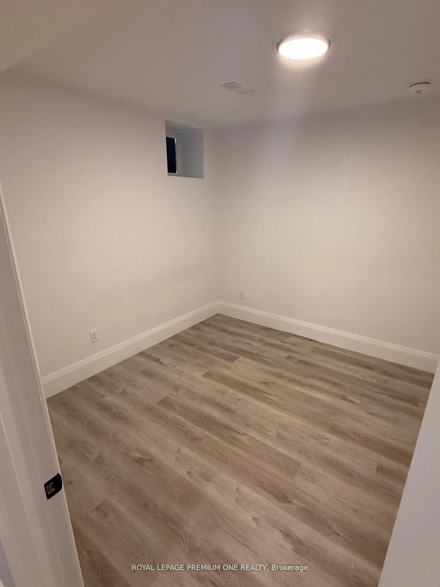 39 Lonborough Avenue, #Lower Level w/Walk-out