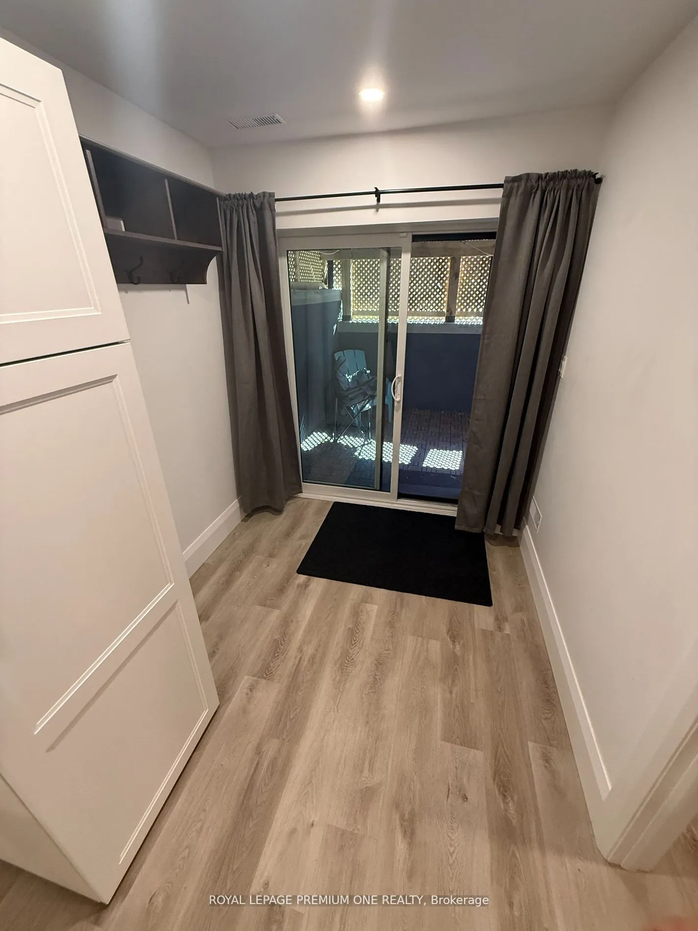 39 Lonborough Avenue, #Lower Level w/Walk-out