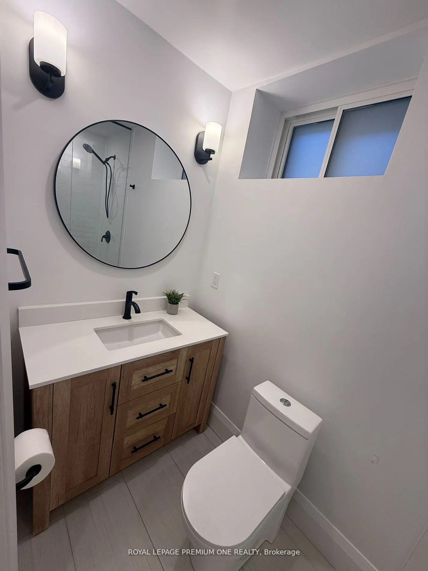 39 Lonborough Avenue, #Lower Level w/Walk-out