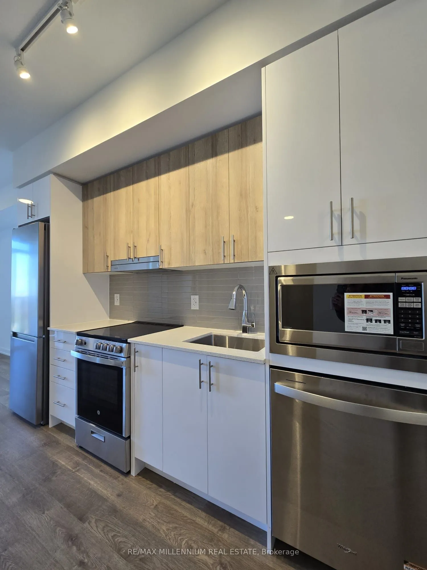 5081 Hurontario Street, #2712