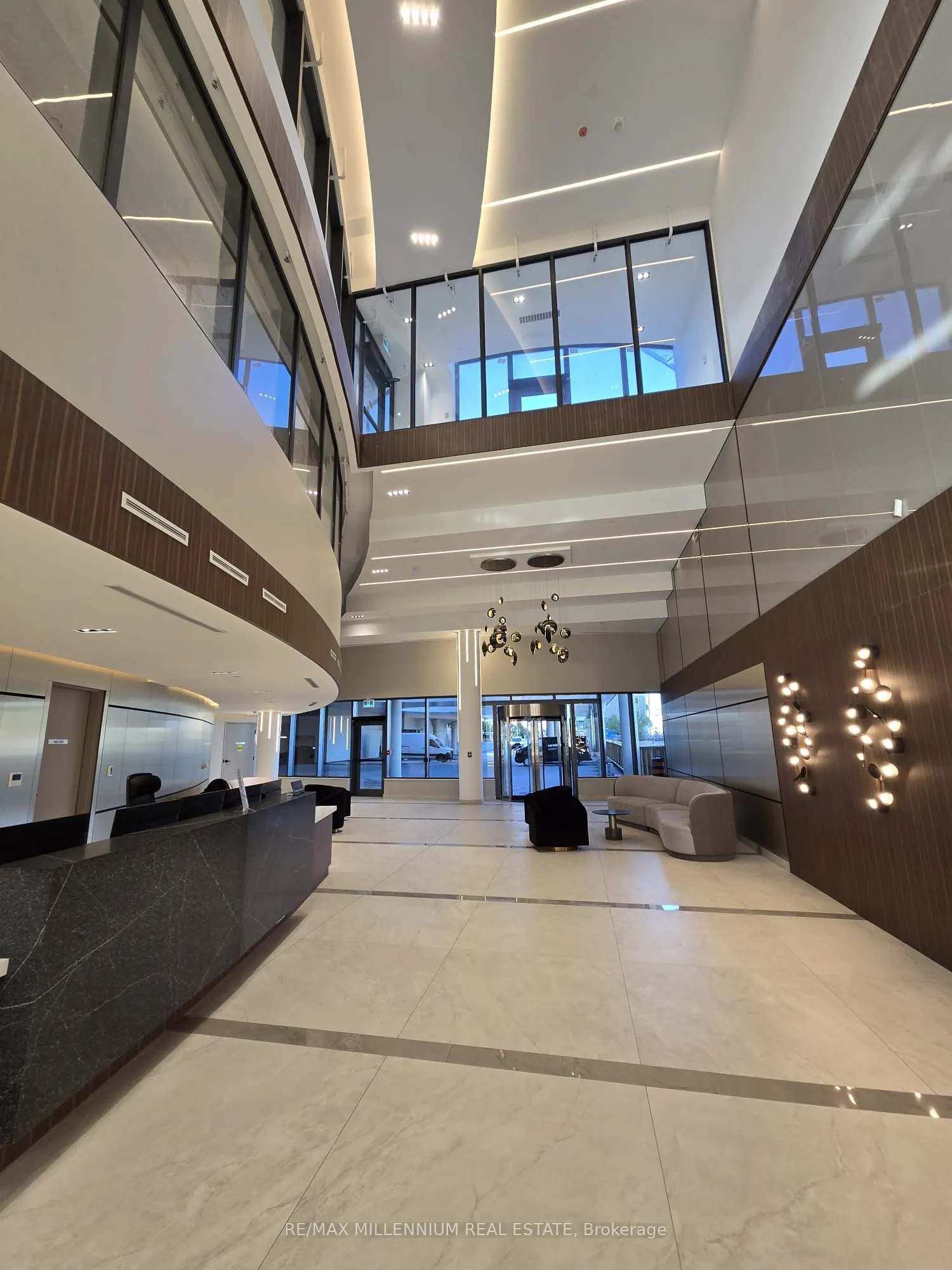 5081 Hurontario Street, #2712