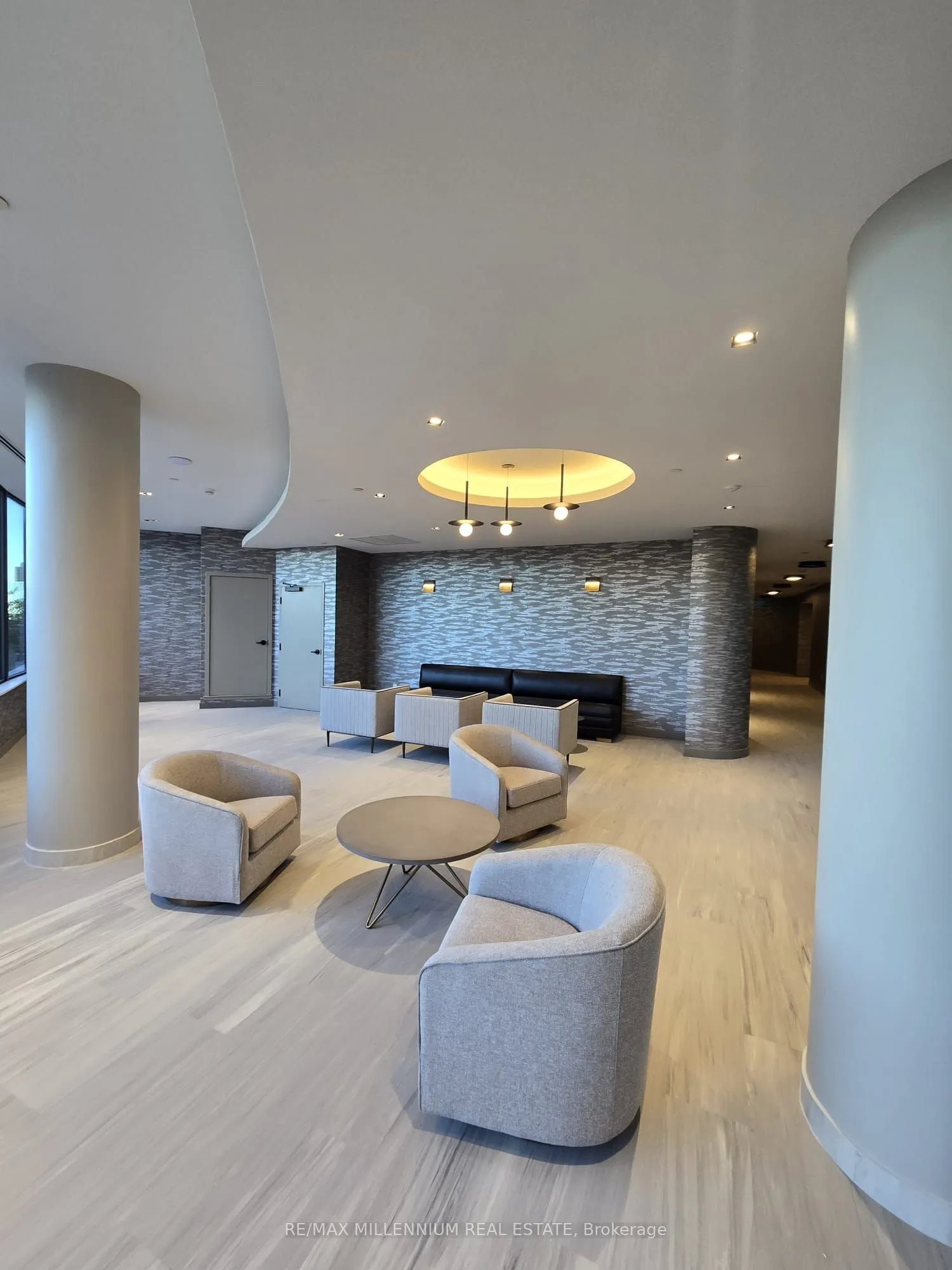 5081 Hurontario Street, #2712