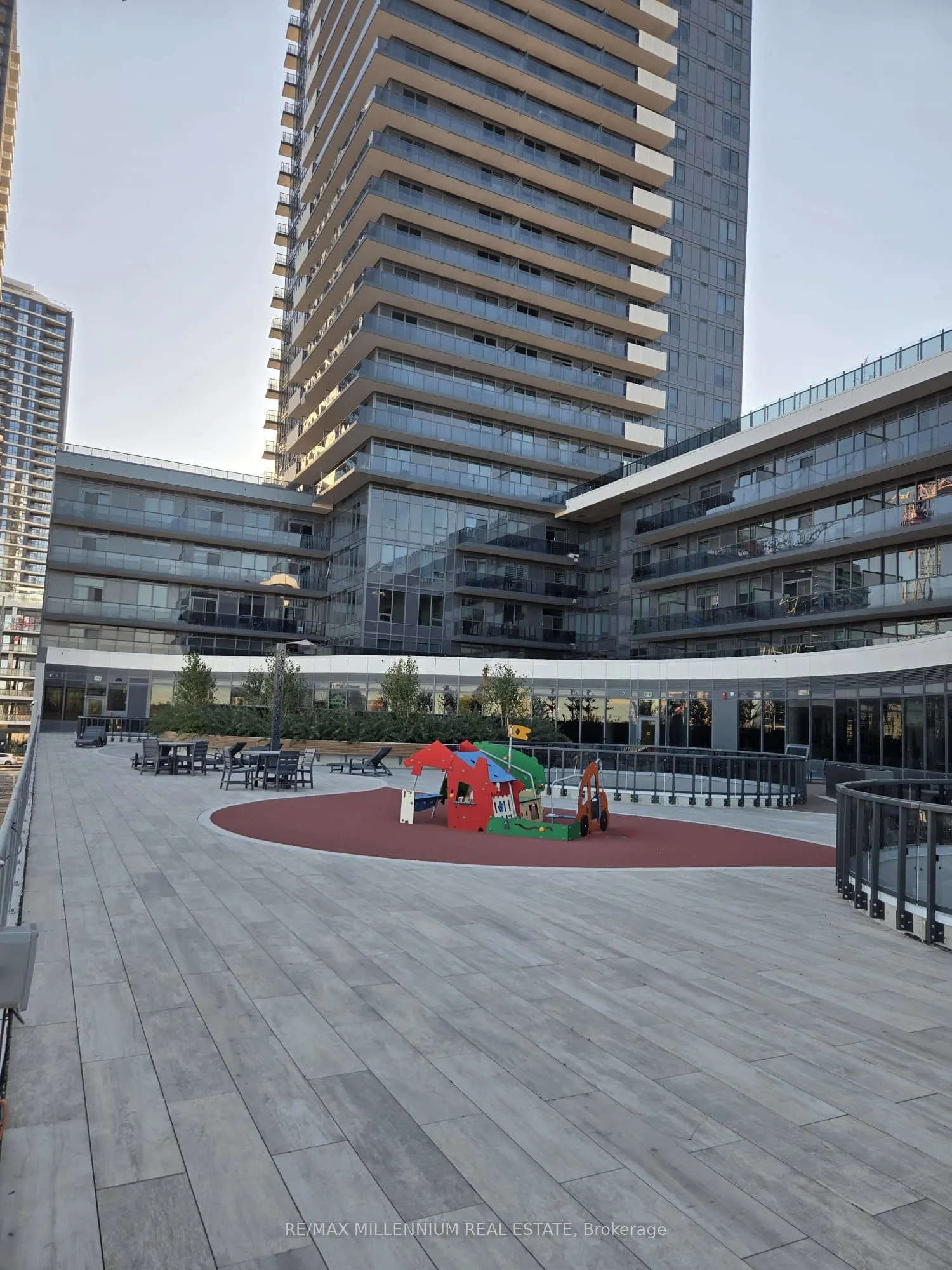 5081 Hurontario Street, #2712