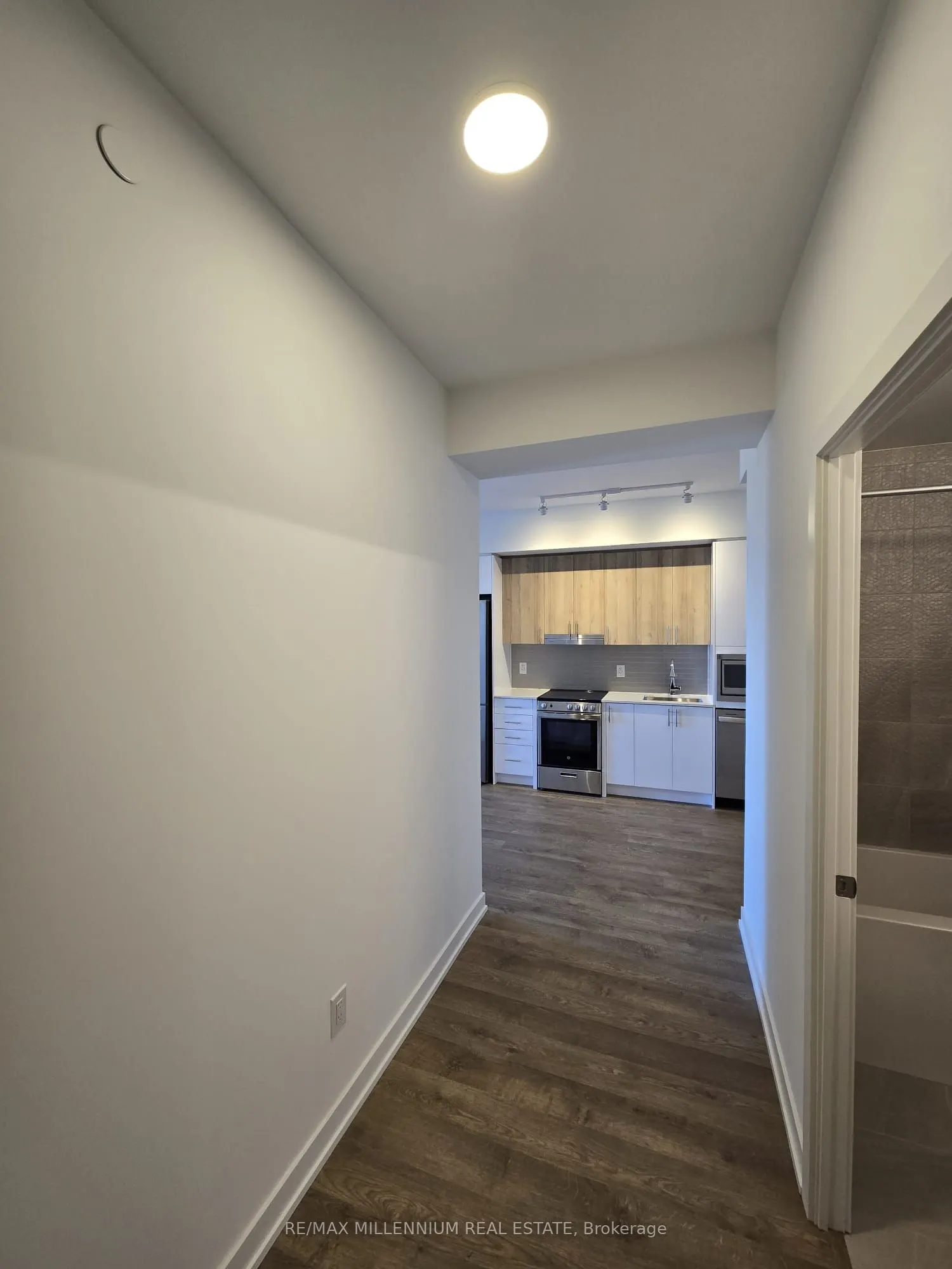 5081 Hurontario Street, #2712