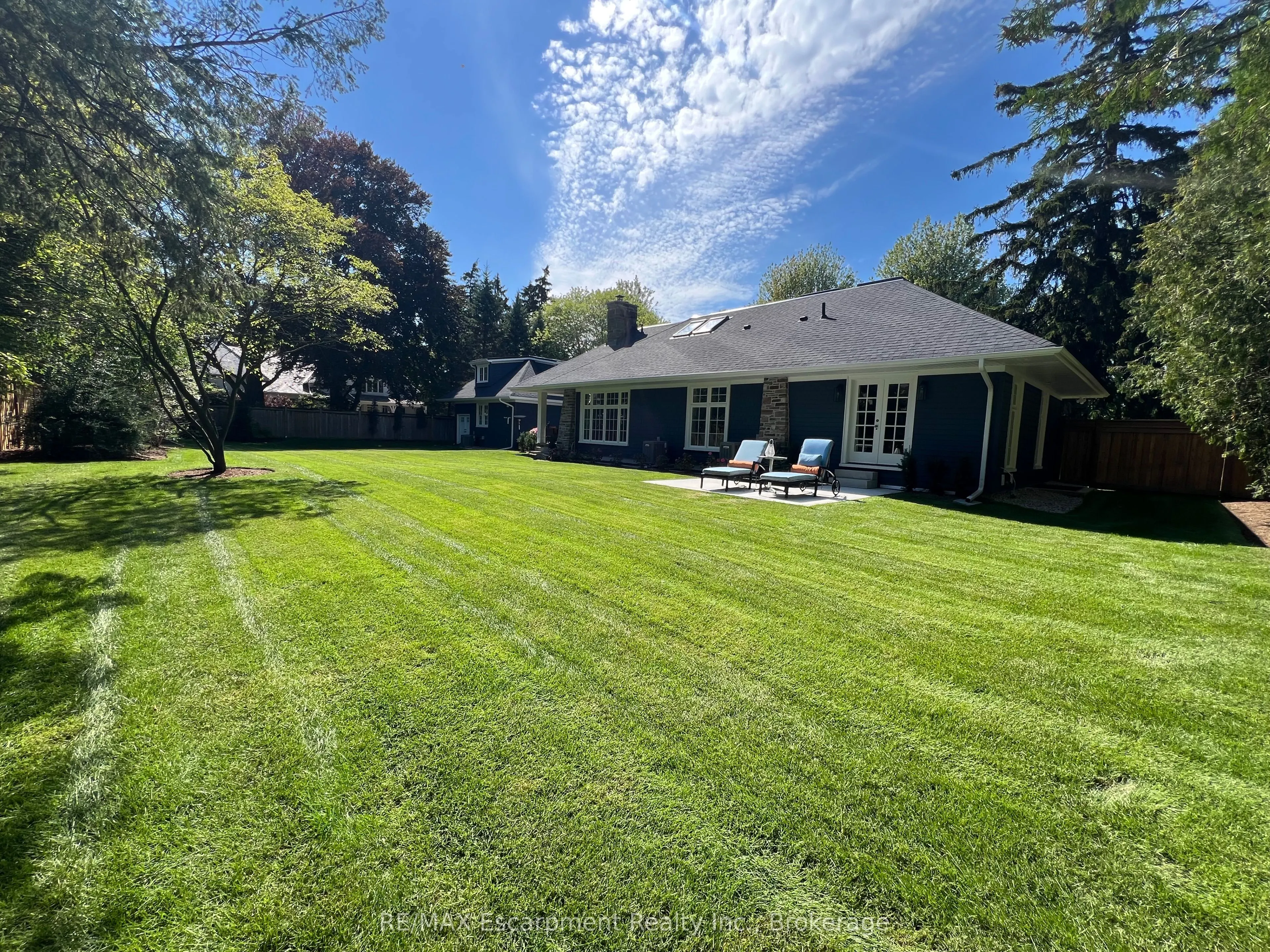 1110 Lakeshore Road W
