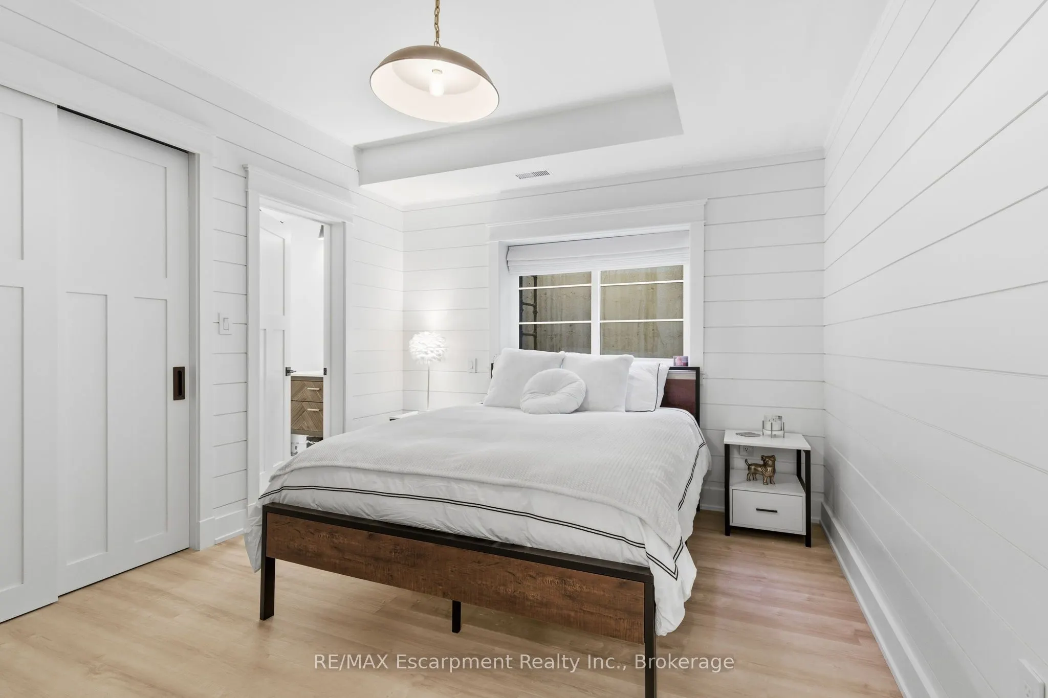 1110 Lakeshore Road W