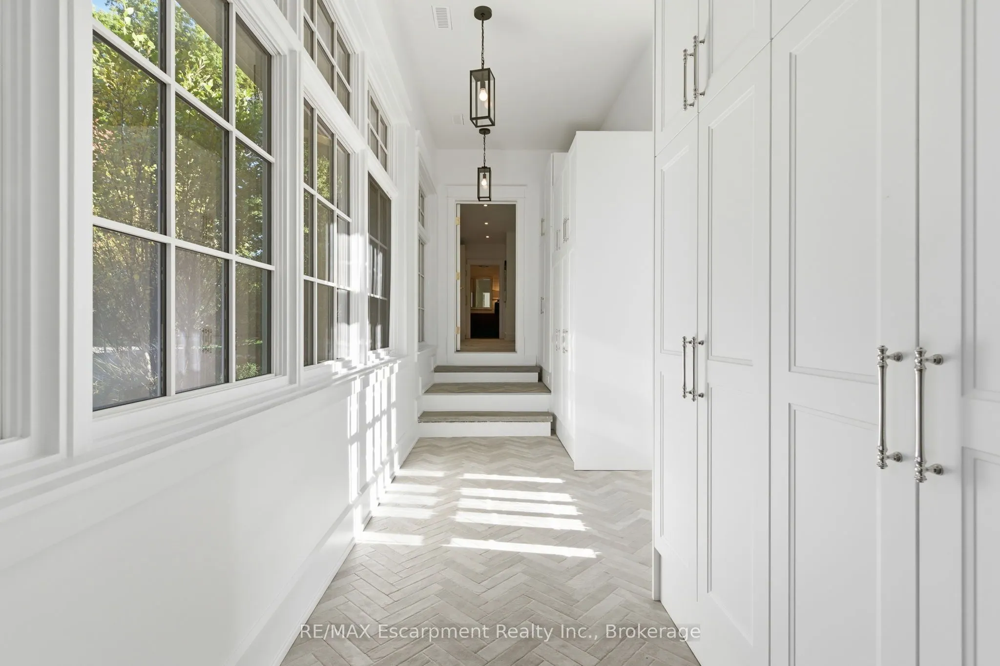 1110 Lakeshore Road W