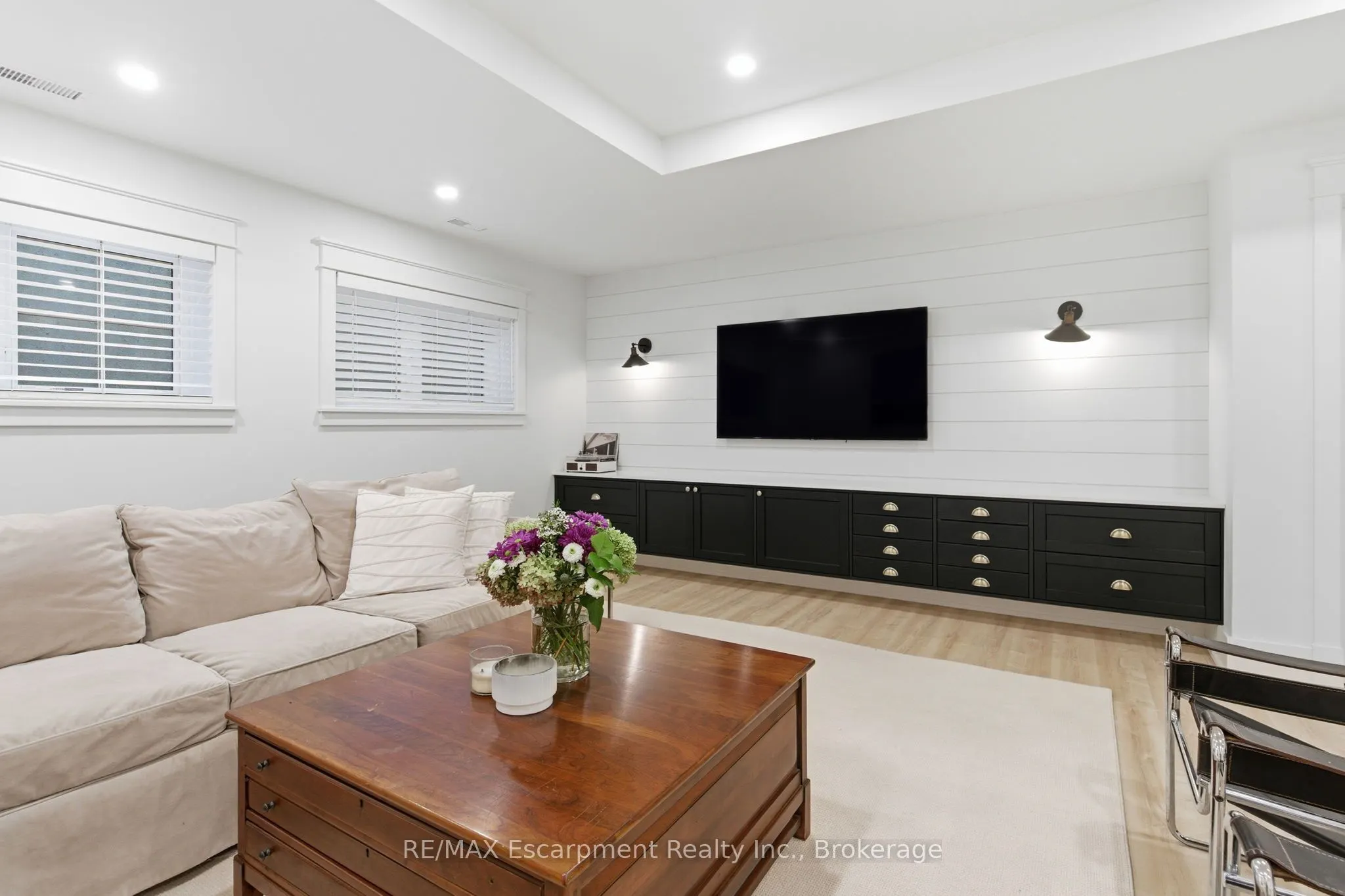 1110 Lakeshore Road W