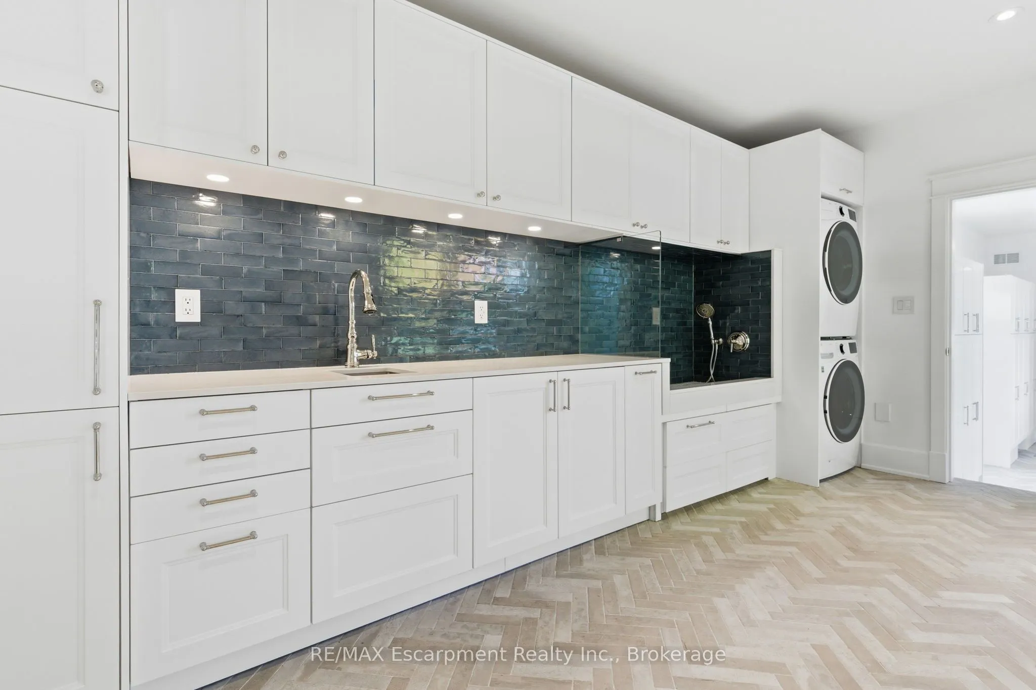 1110 Lakeshore Road W