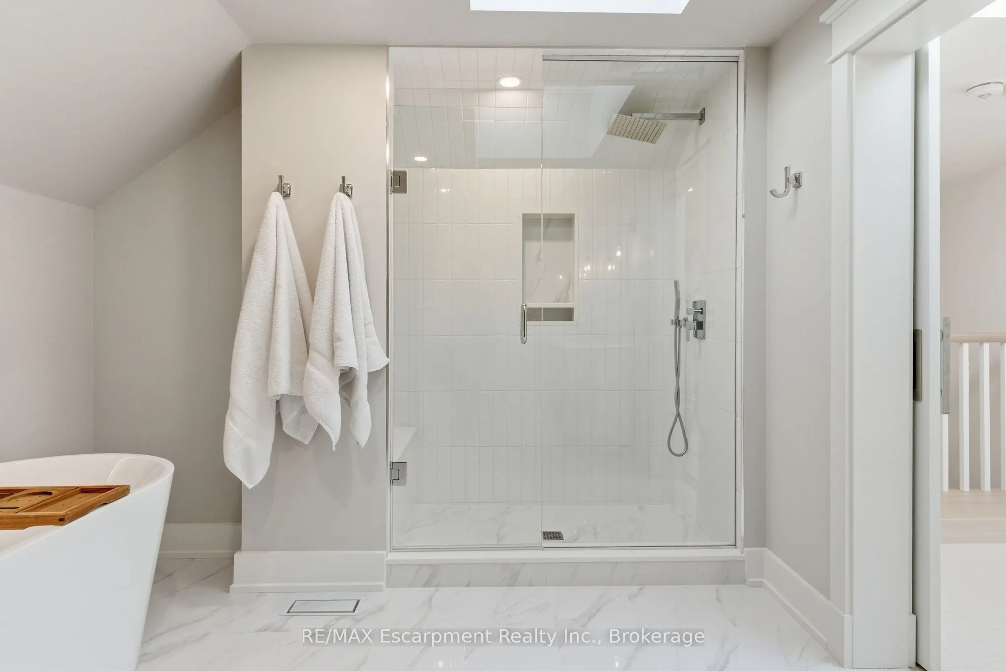 1110 Lakeshore Road W