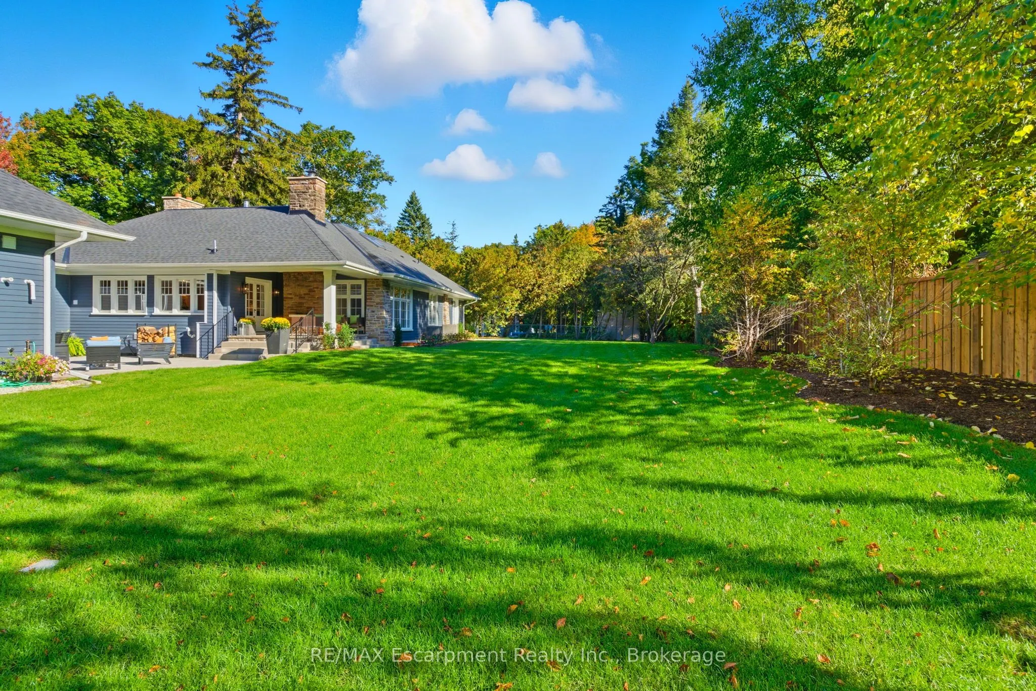 1110 Lakeshore Road W