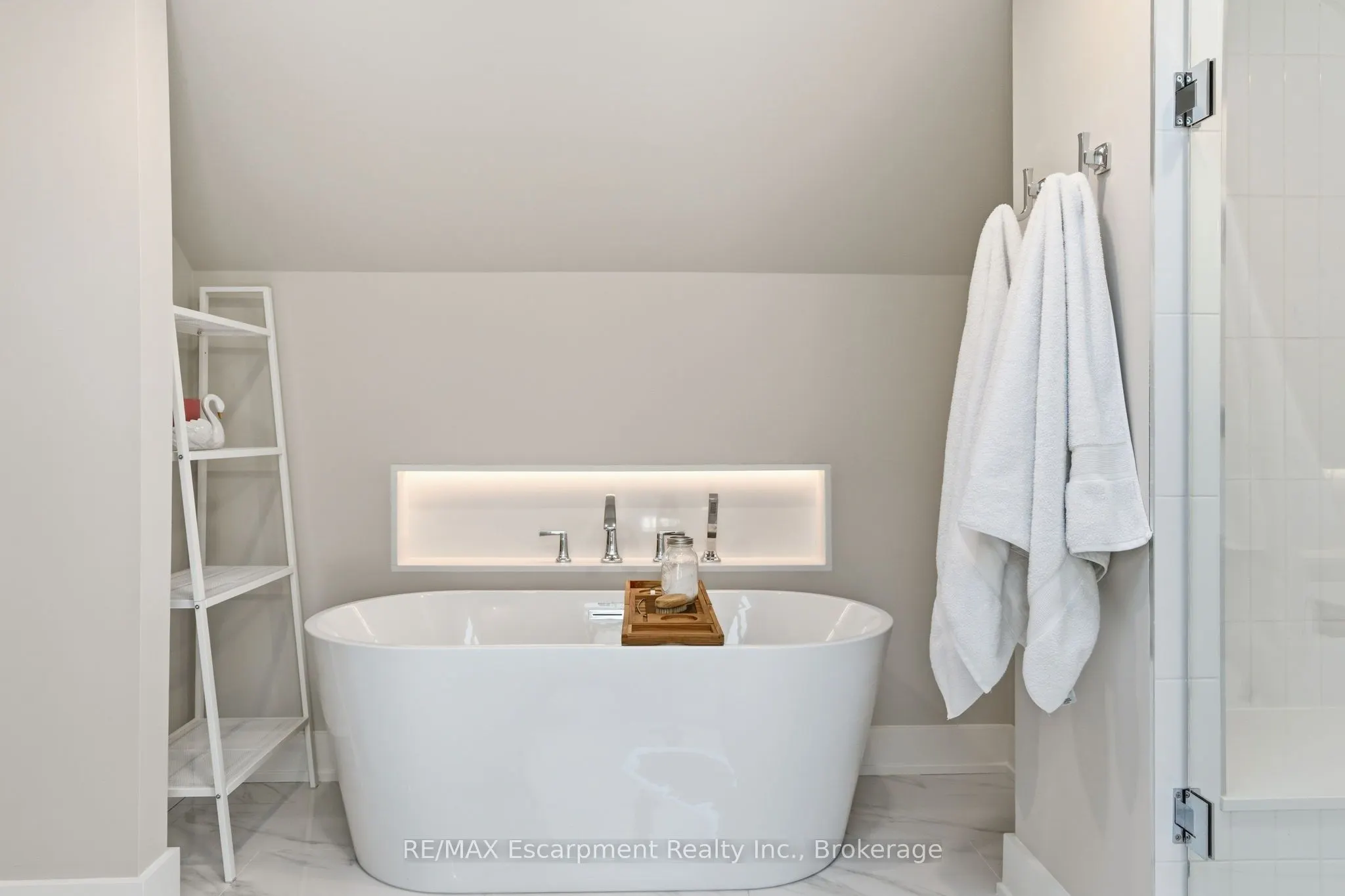 1110 Lakeshore Road W