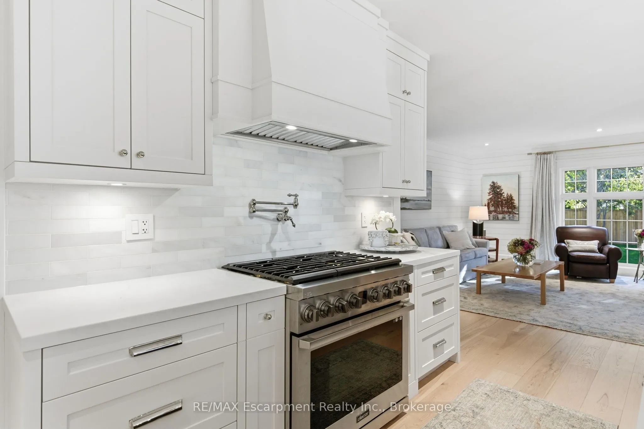 1110 Lakeshore Road W