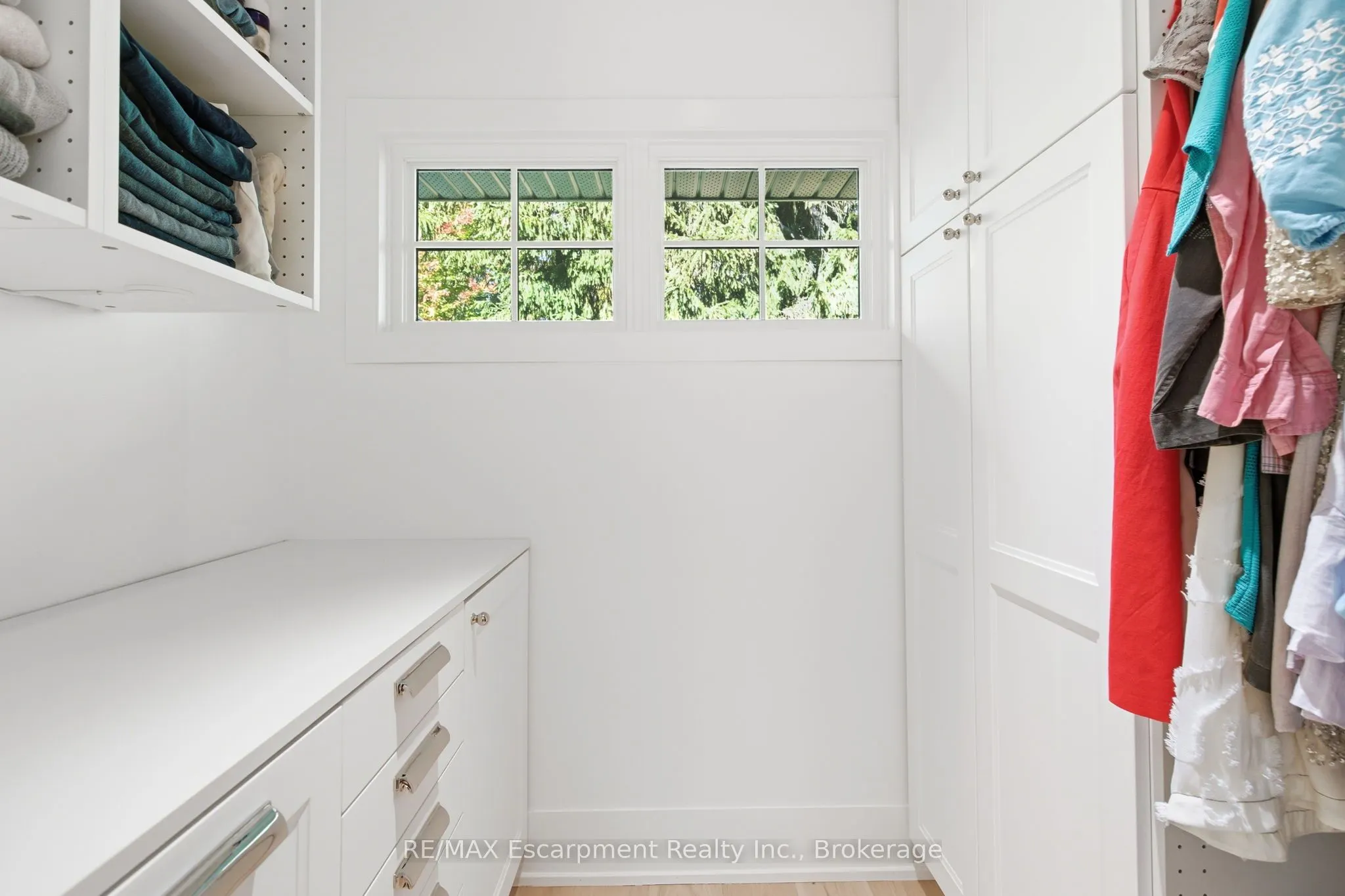 1110 Lakeshore Road W