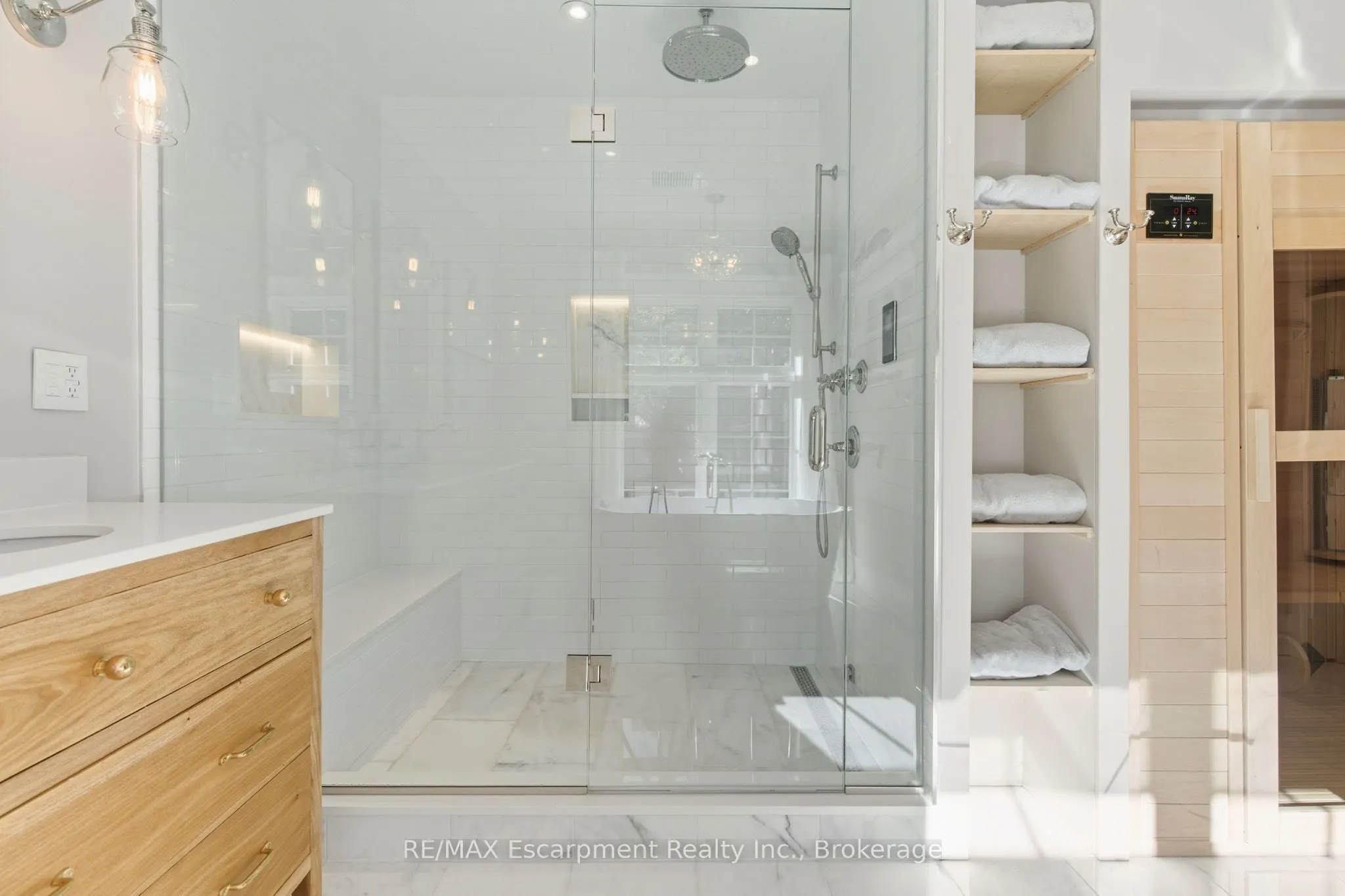 1110 Lakeshore Road W