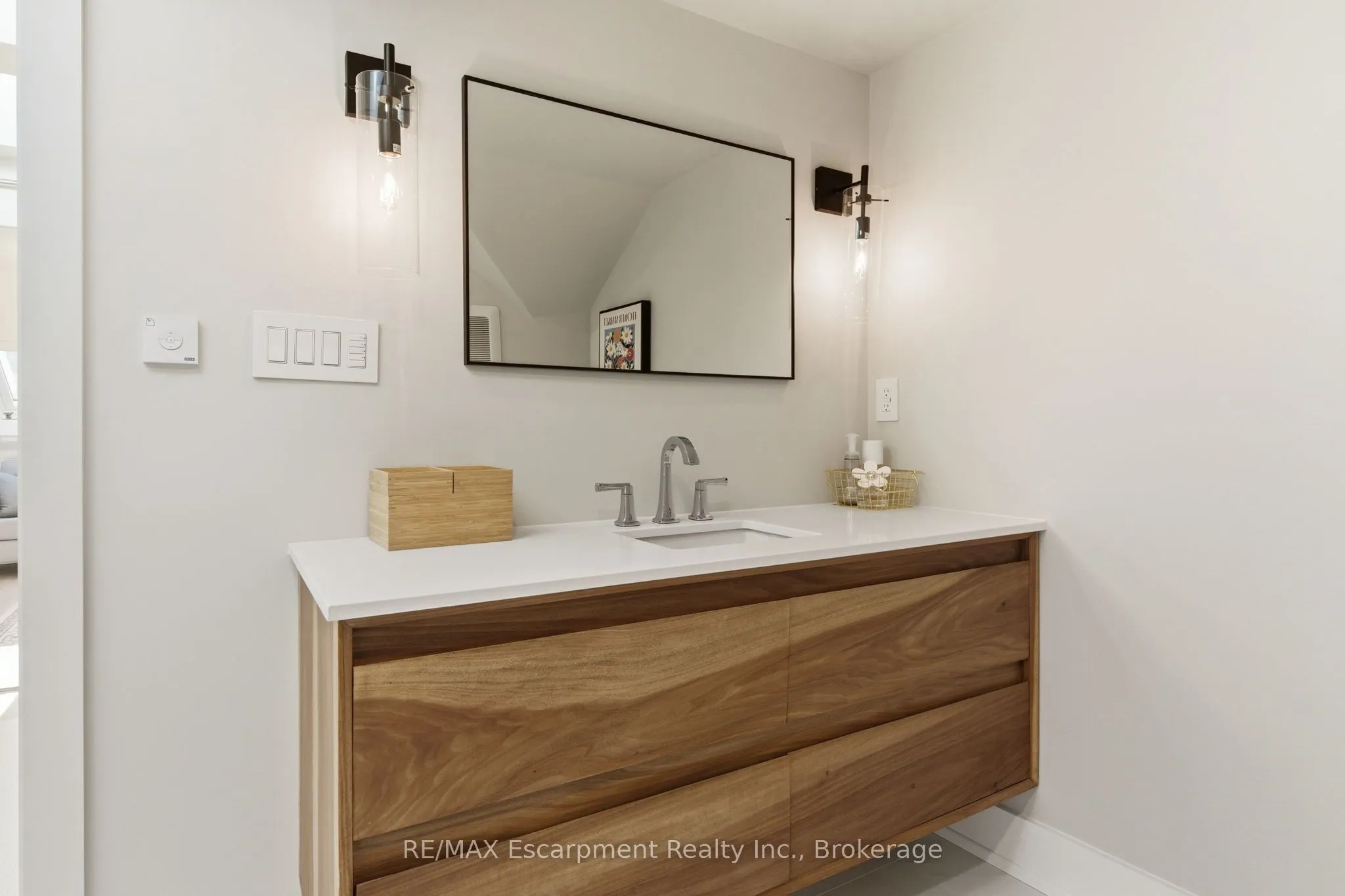 1110 Lakeshore Road W