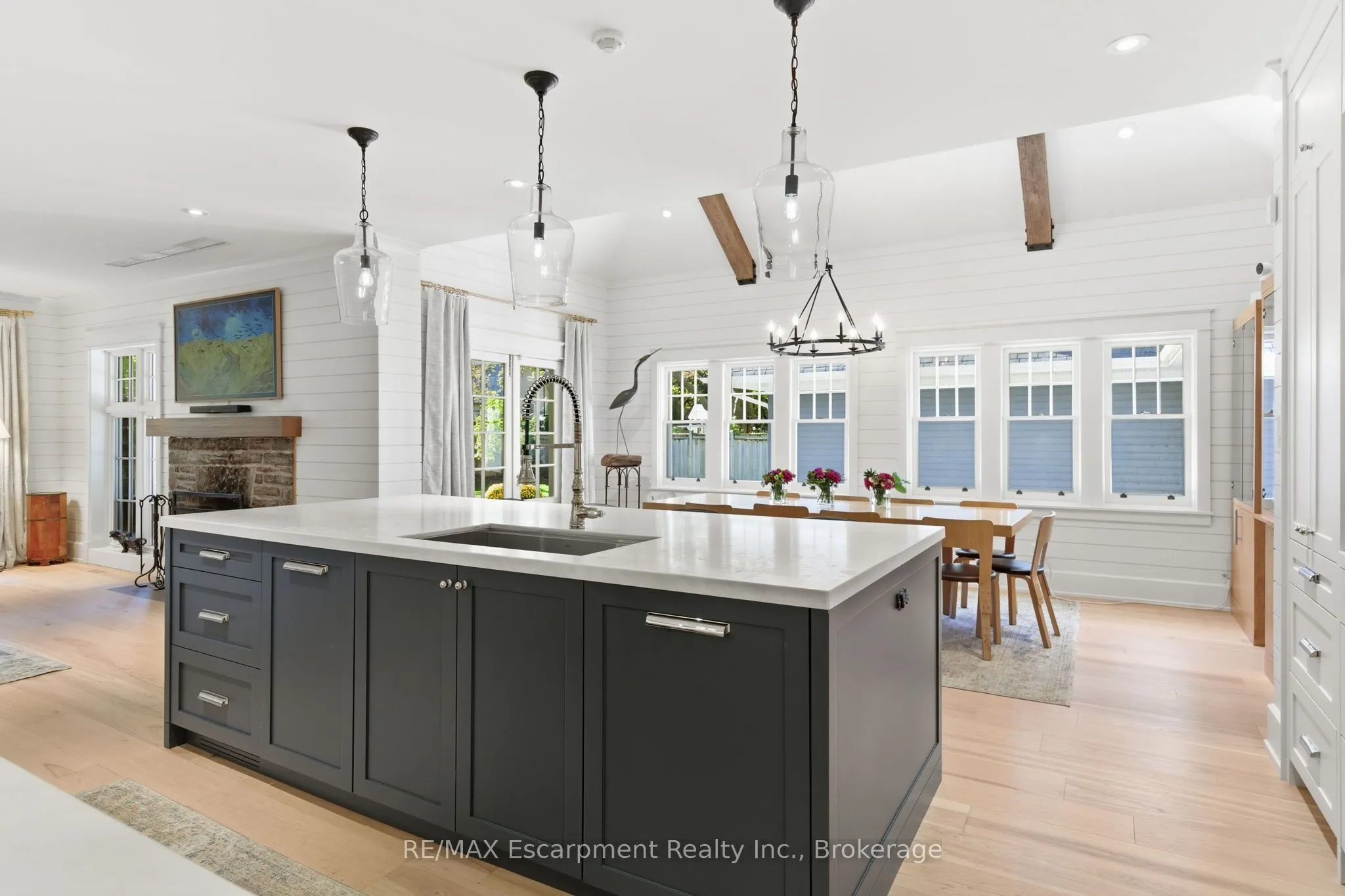 1110 Lakeshore Road W