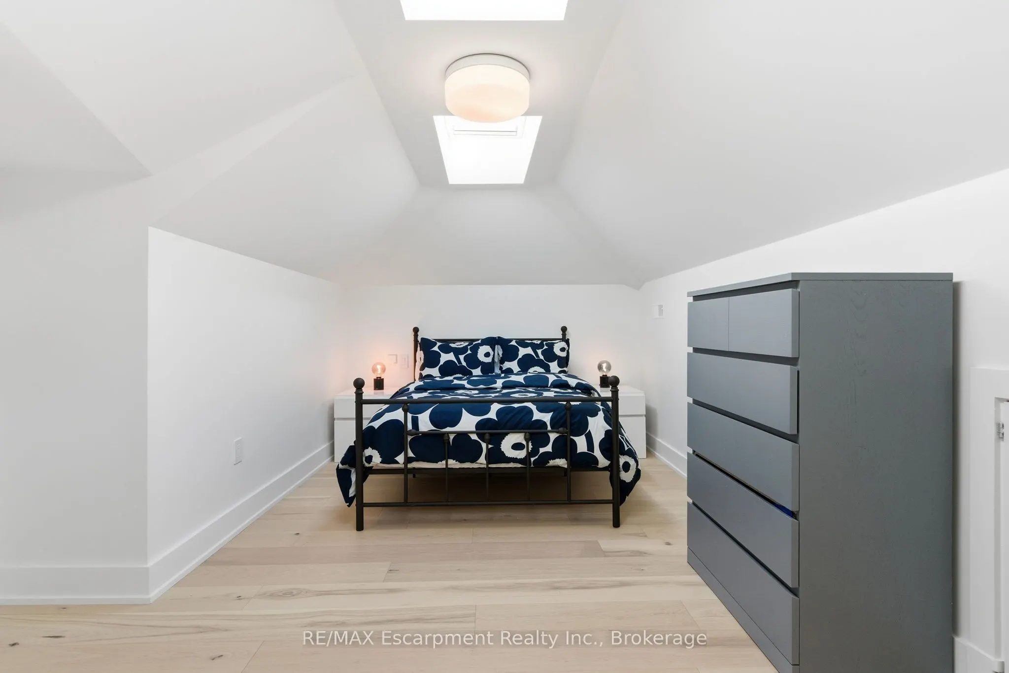 1110 Lakeshore Road W