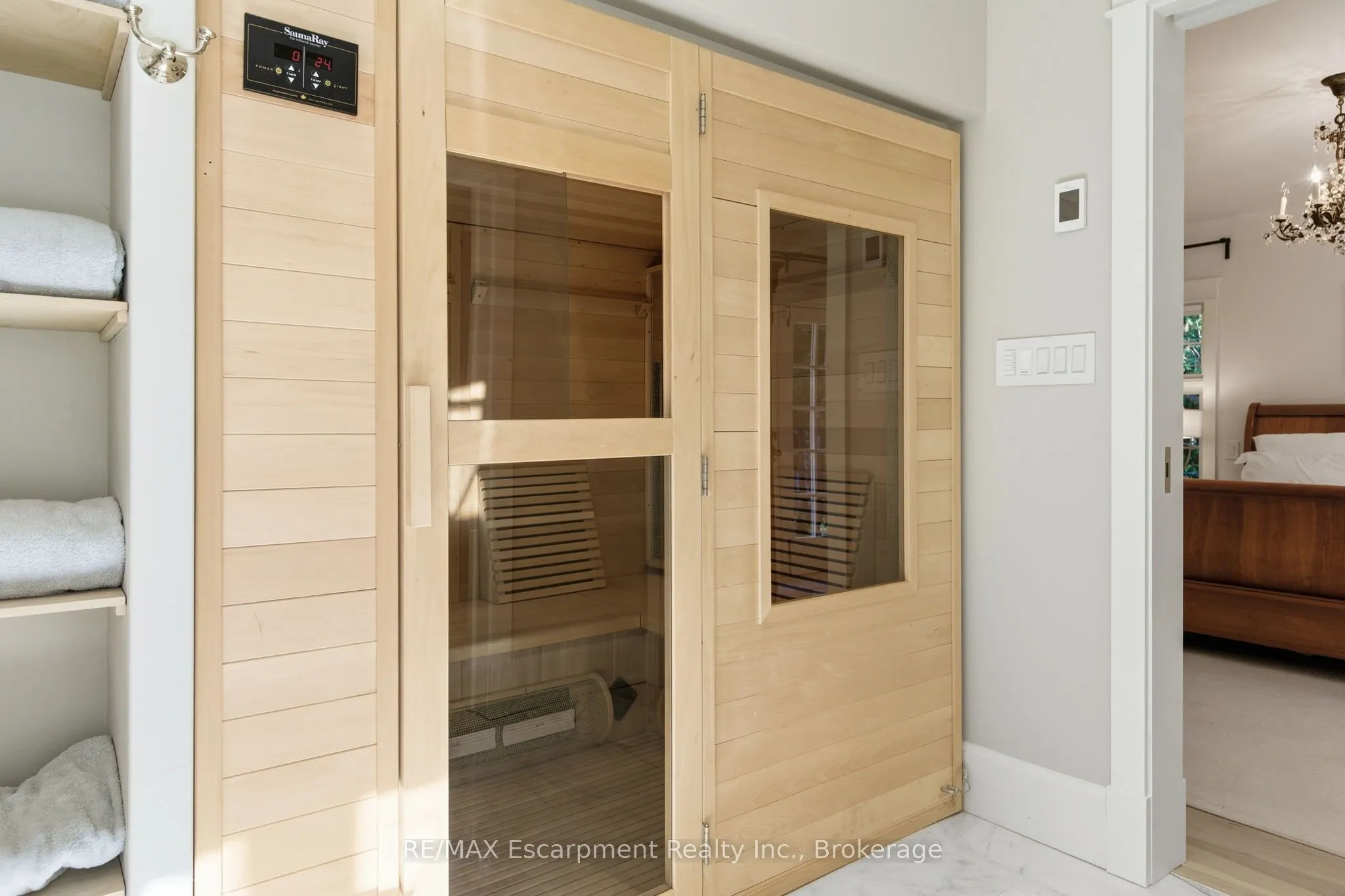1110 Lakeshore Road W