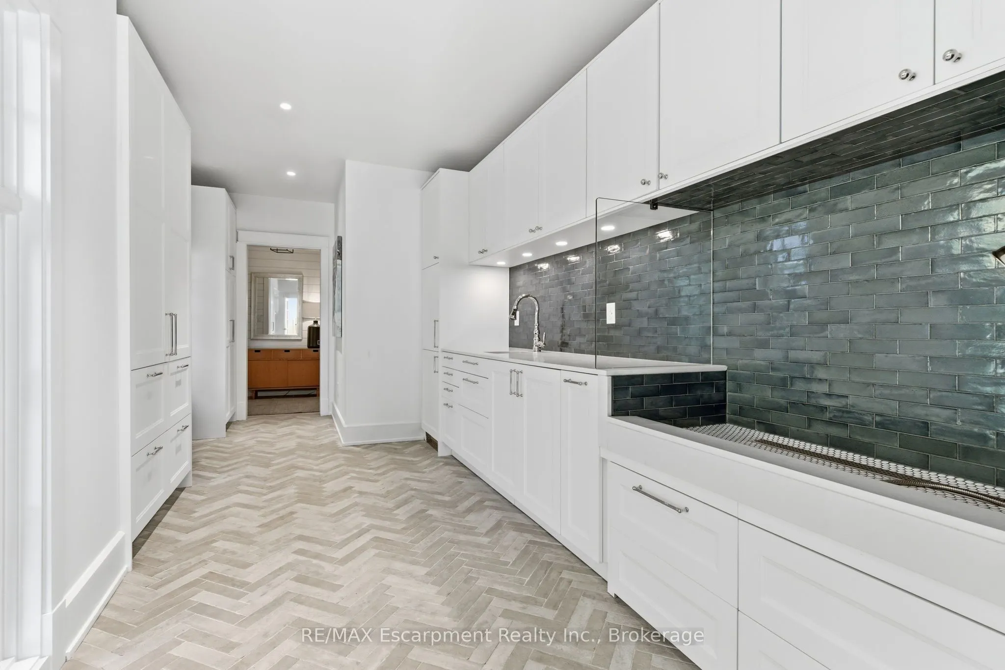 1110 Lakeshore Road W