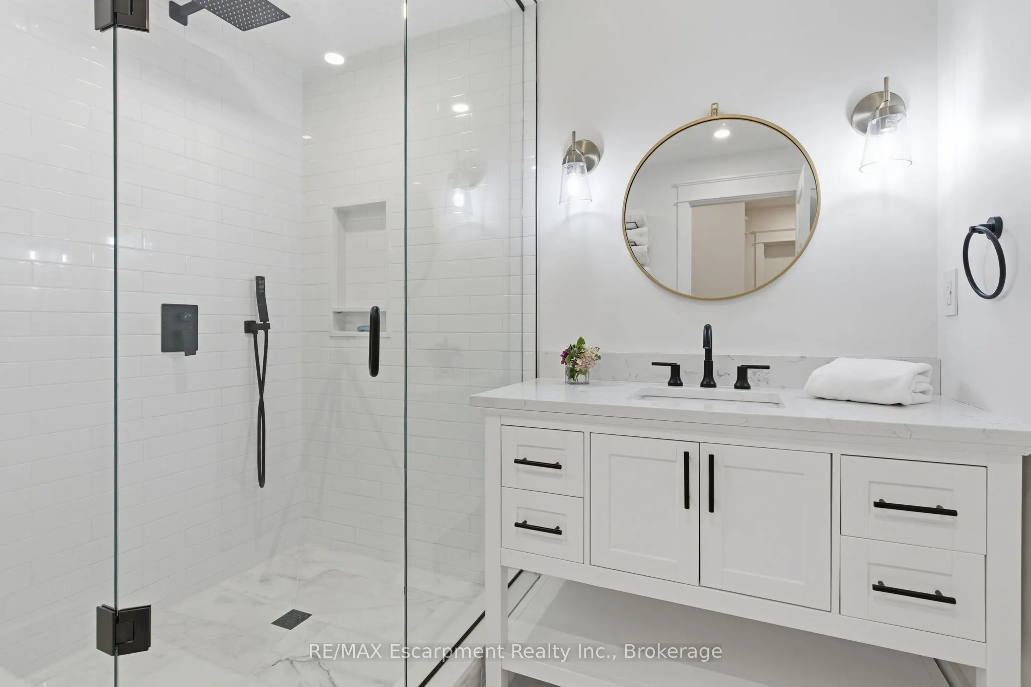 1110 Lakeshore Road W