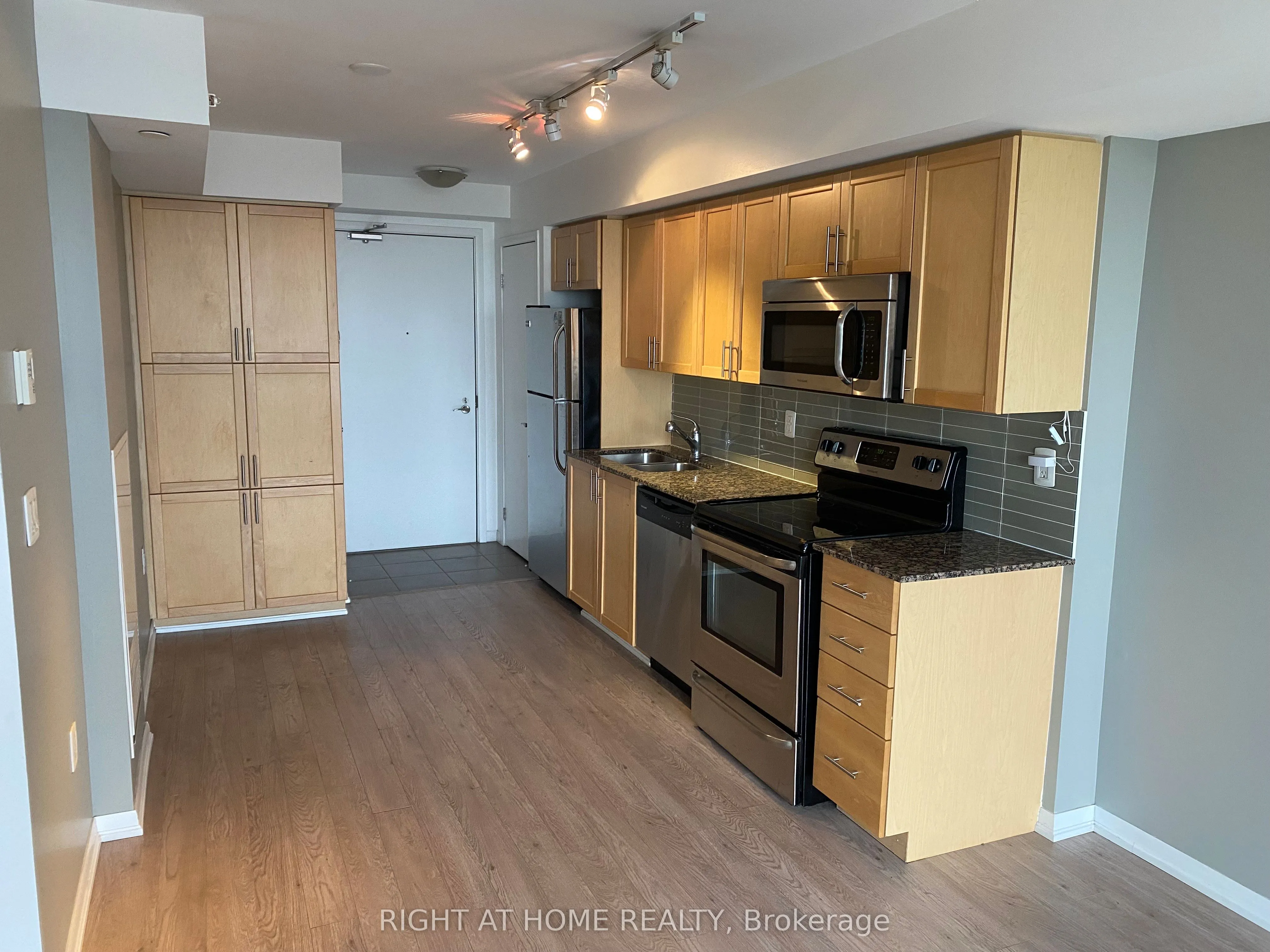 800 Lawrence Avenue, #1822