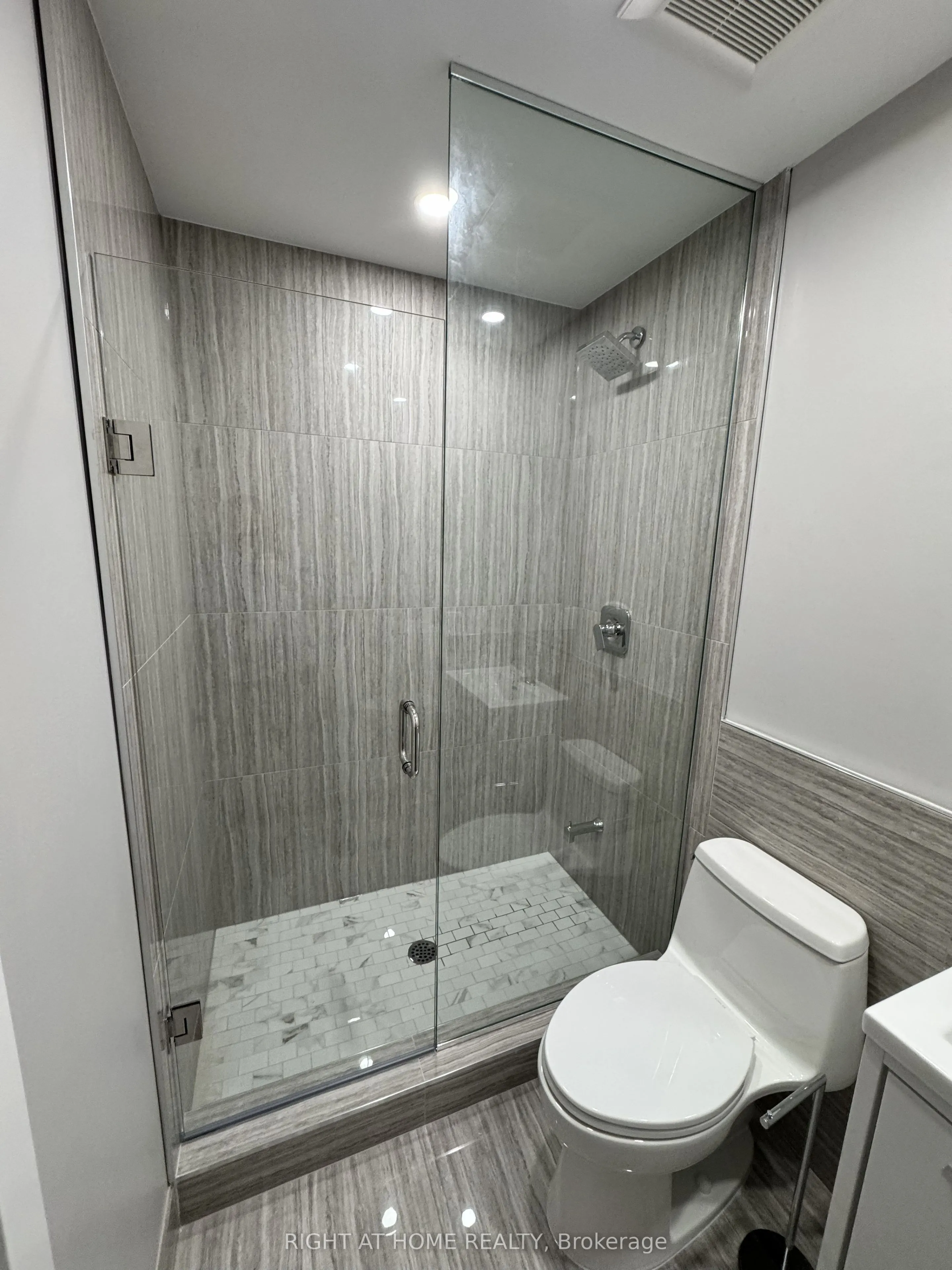 4425 Curia Crescent, #Upper