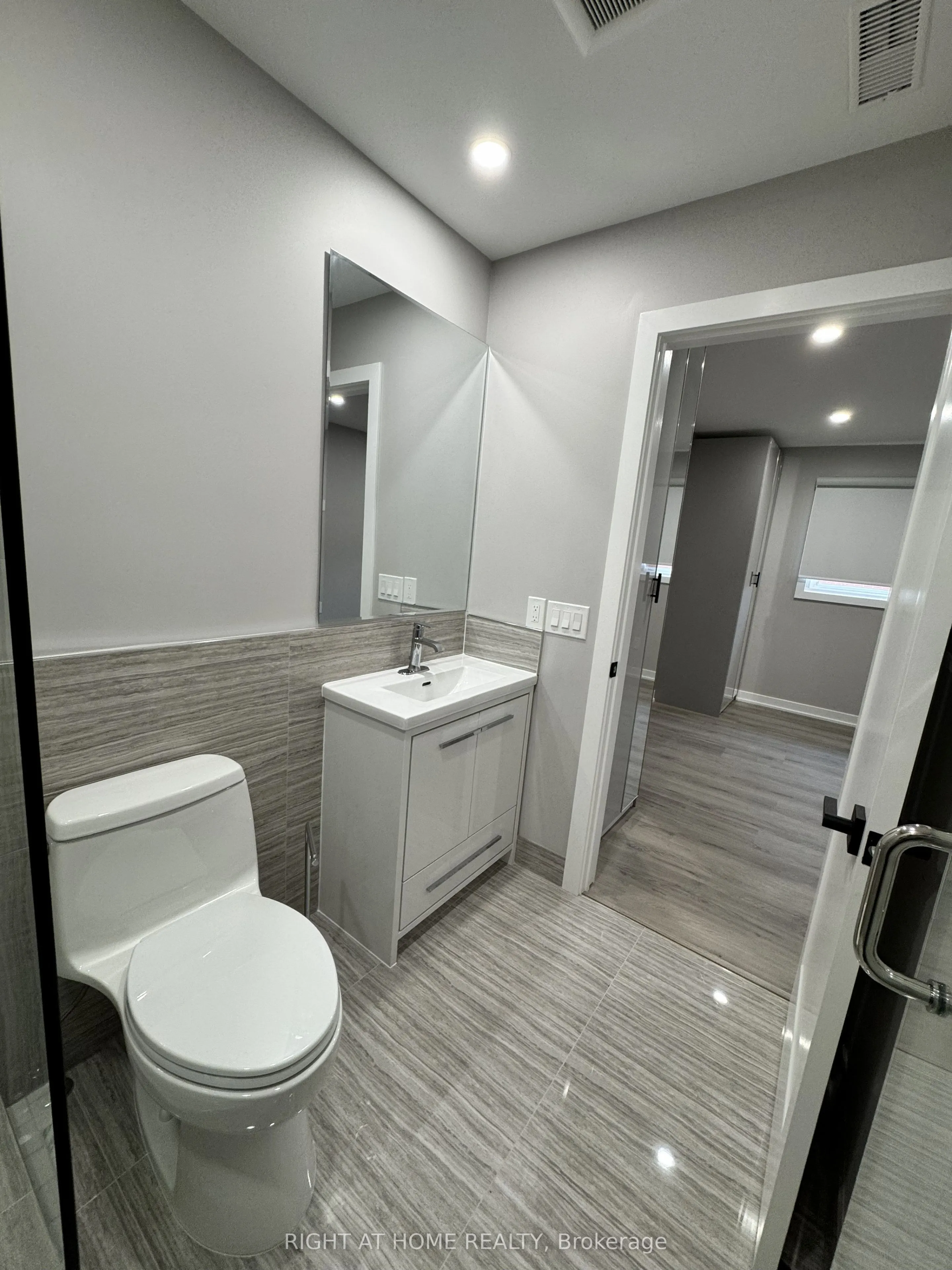 4425 Curia Crescent, #Upper