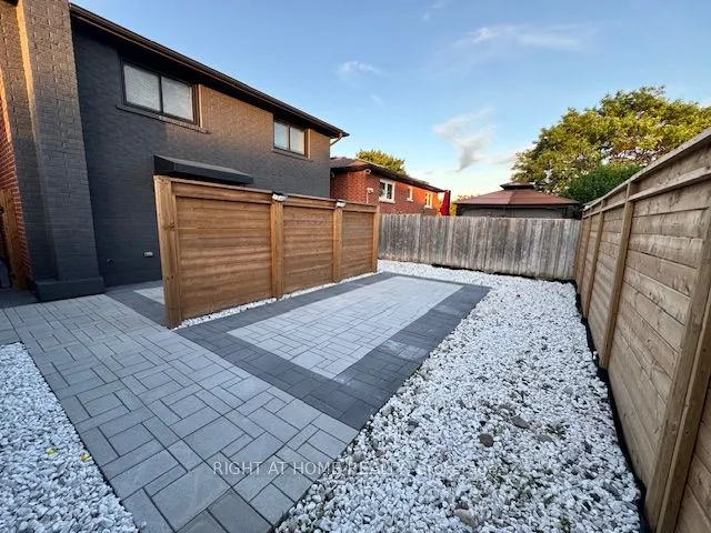 4425 Curia Crescent, #Upper