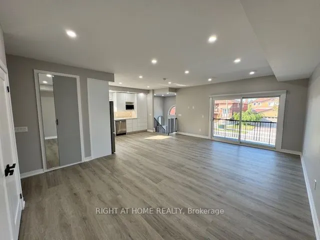 4425 Curia Crescent, #Upper