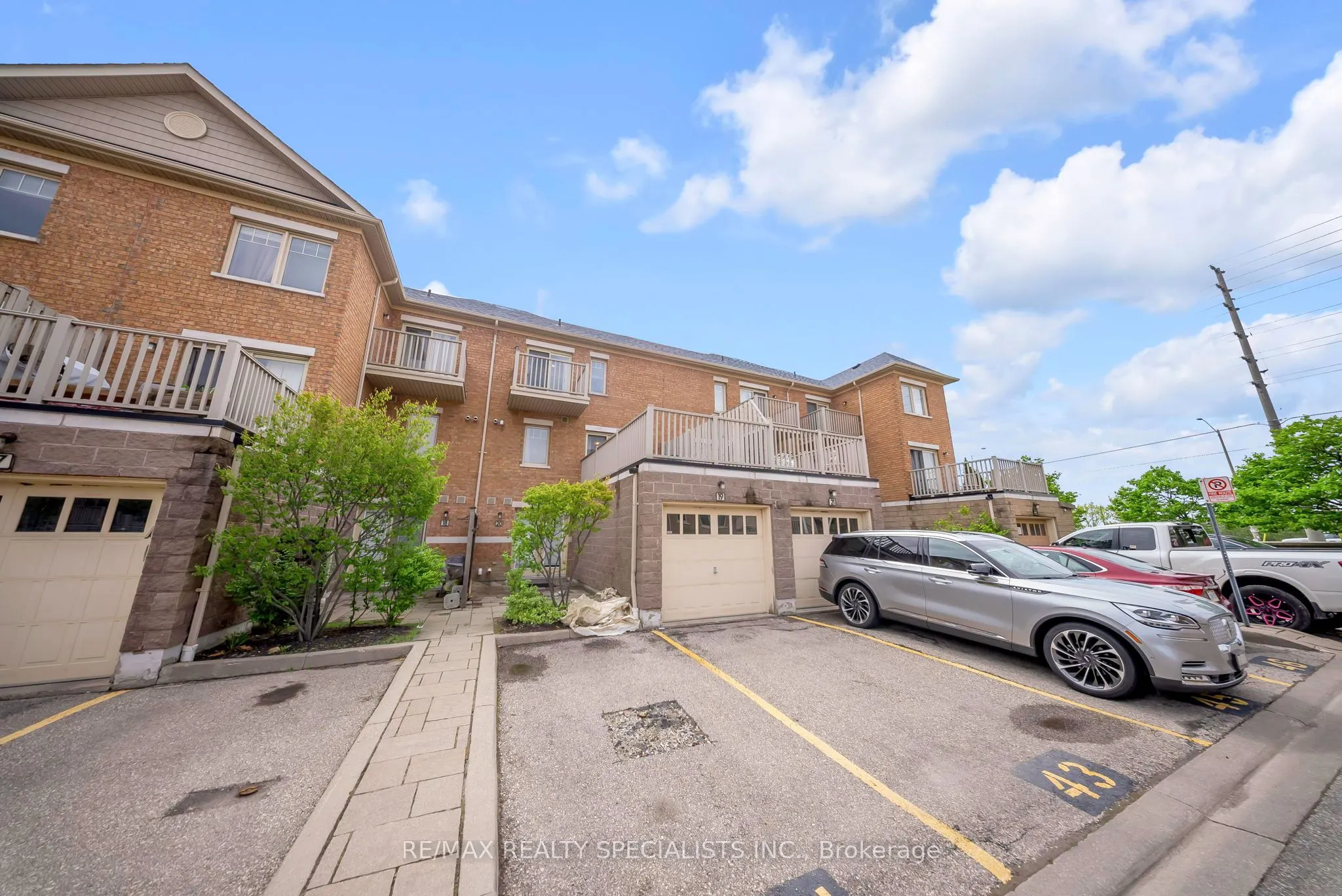 3985 Eglinton Avenue W, #19