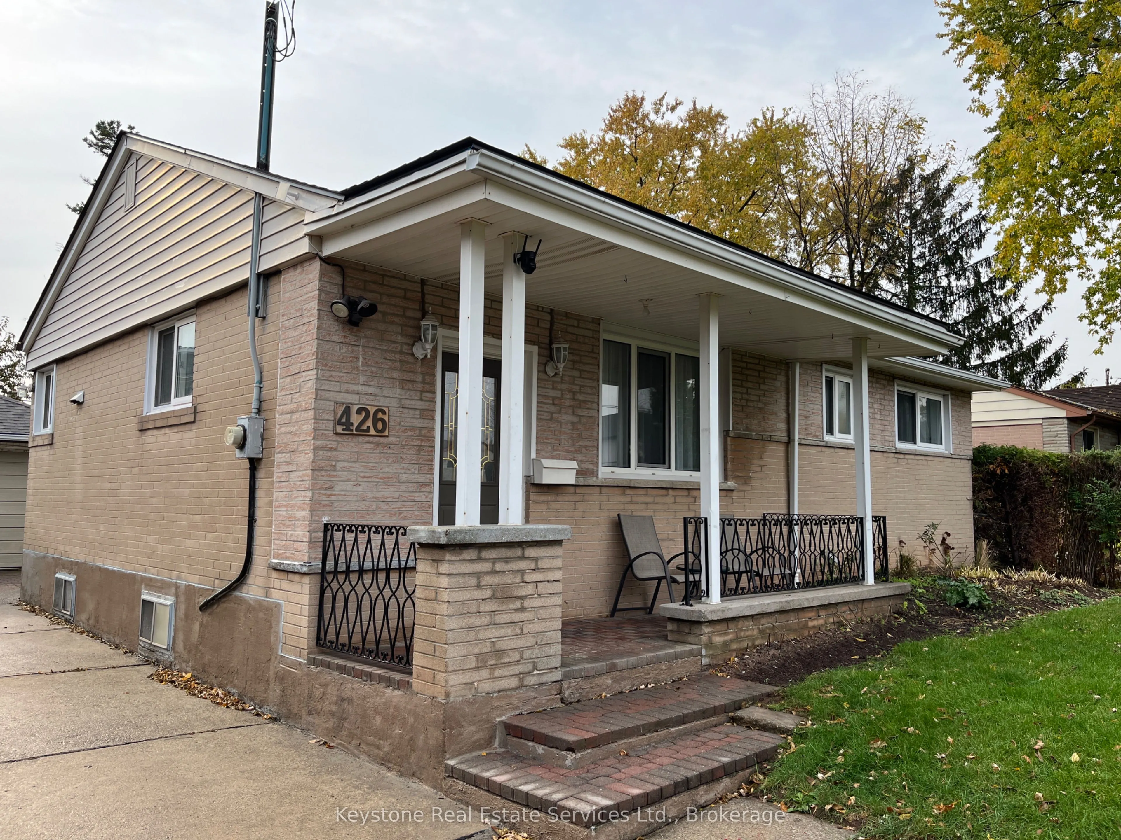 426 Seabourne Drive S, #Main Floor
