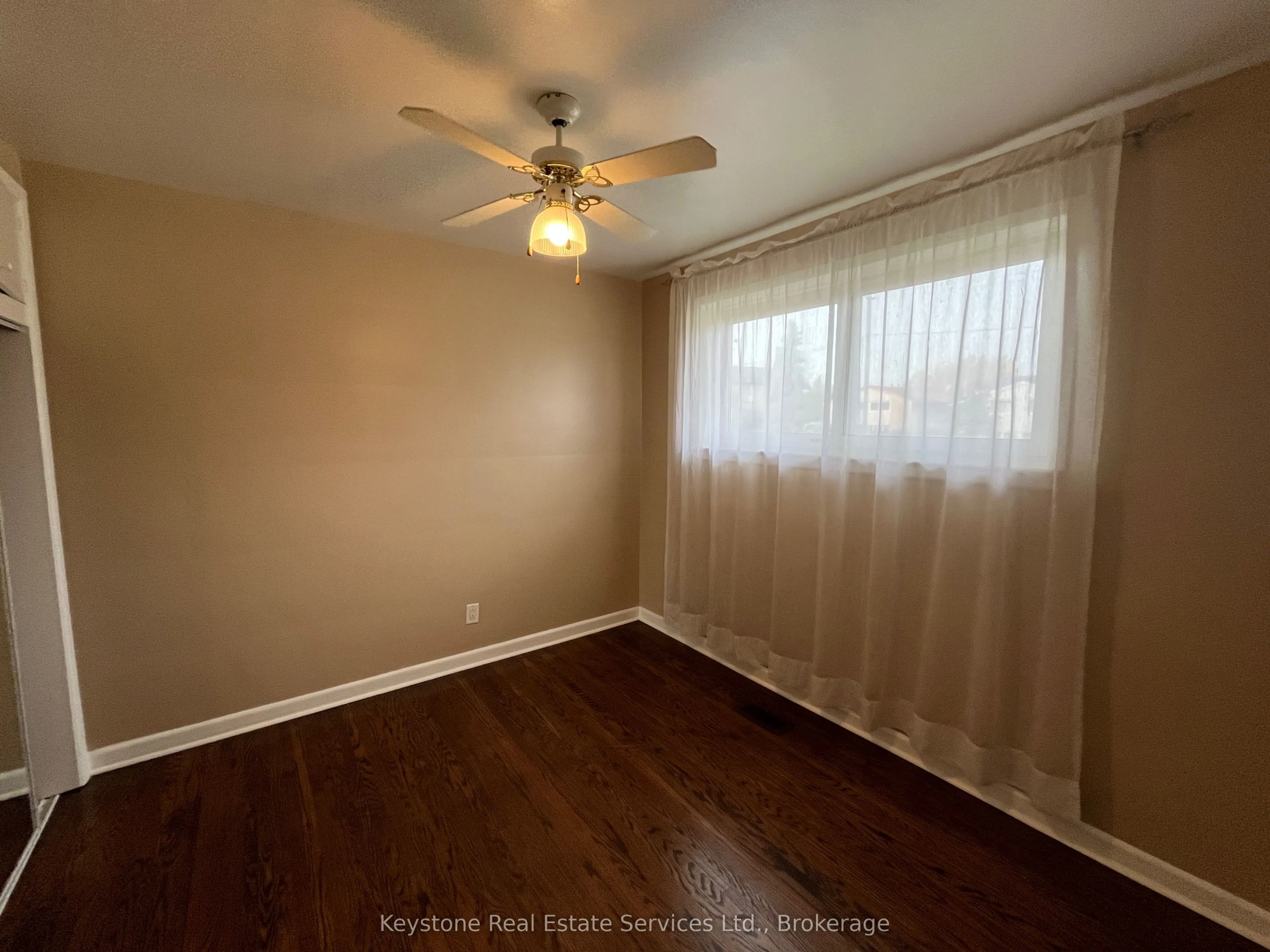 426 Seabourne Drive S, #Main Floor