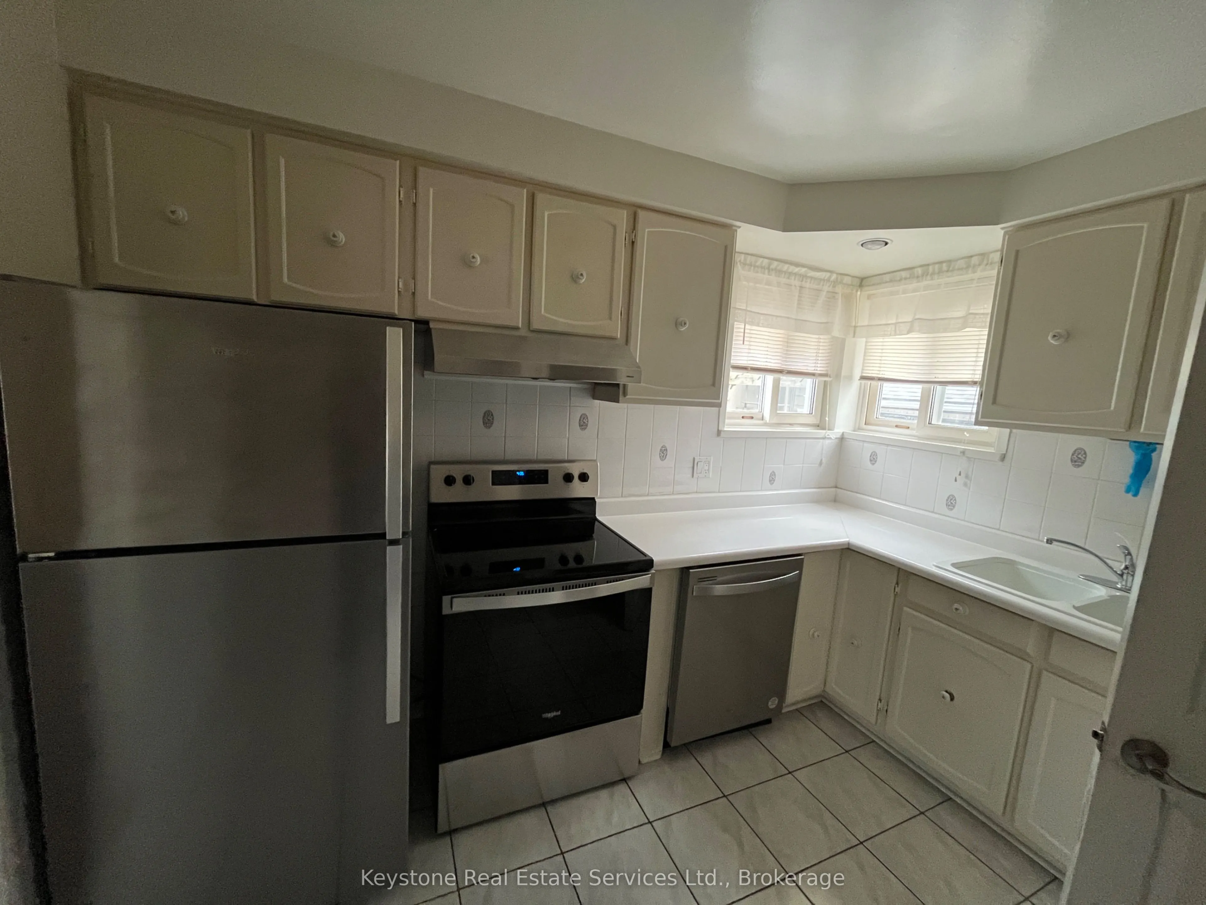 426 Seabourne Drive S, #Main Floor