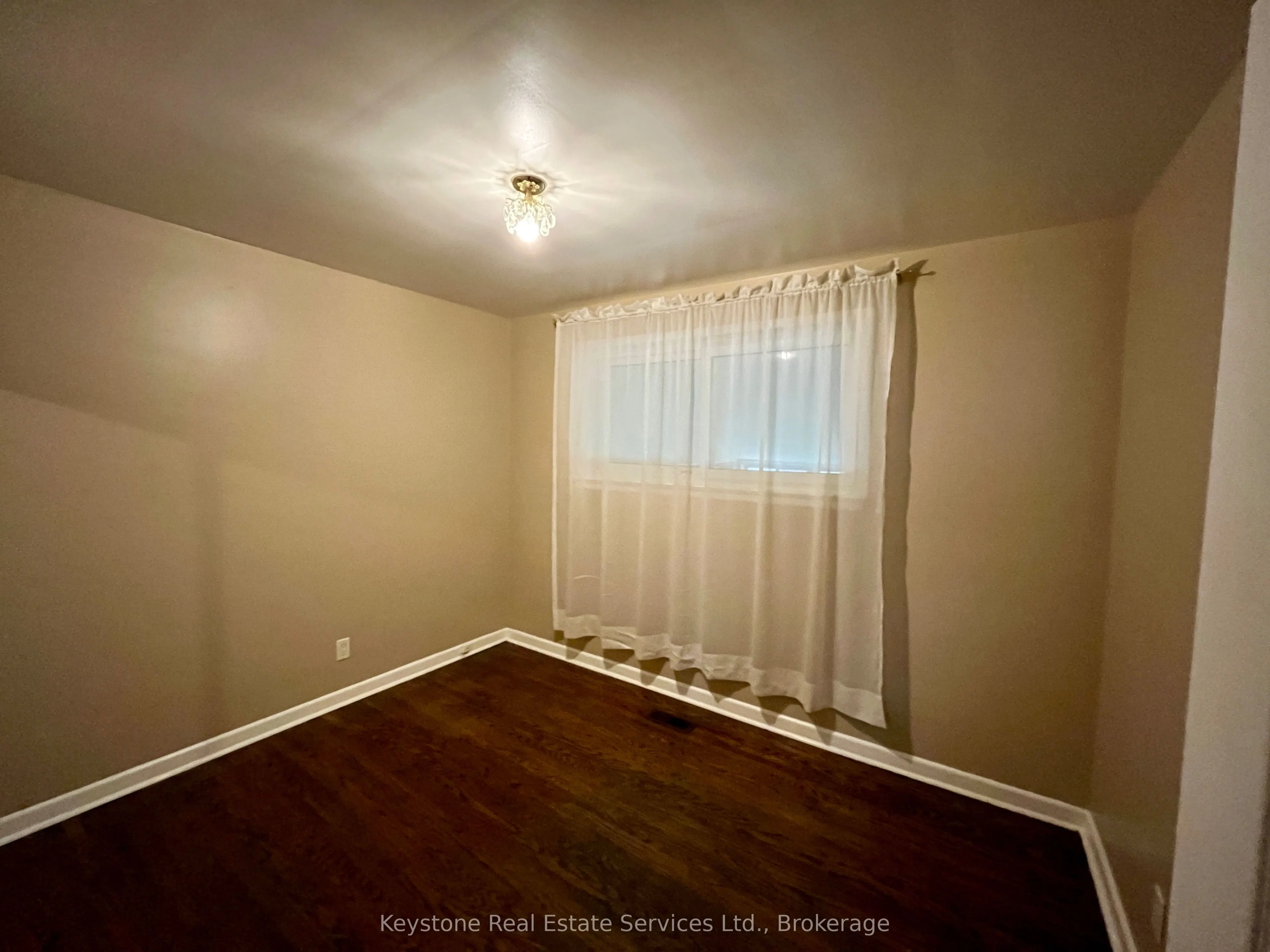 426 Seabourne Drive S, #Main Floor