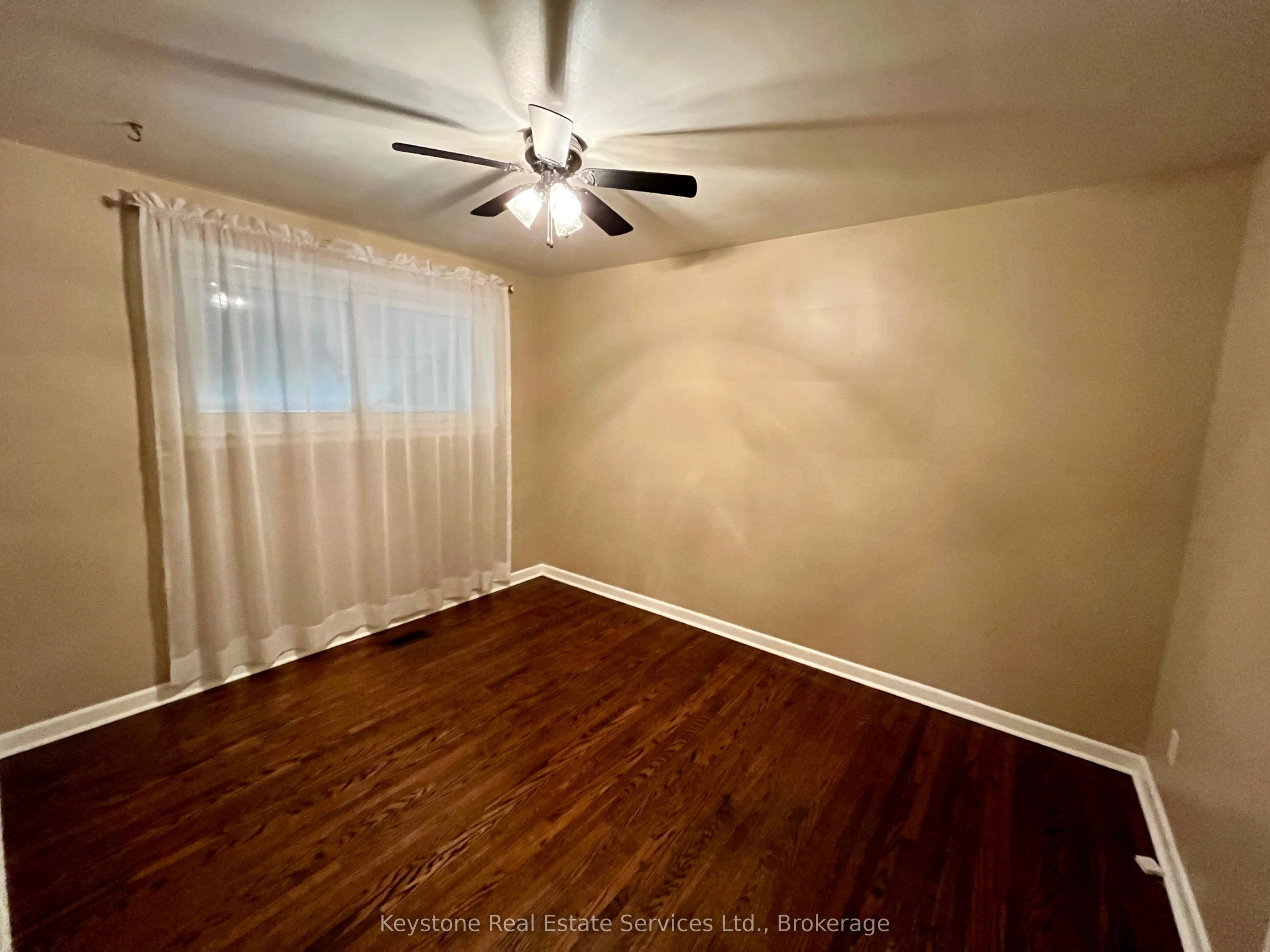 426 Seabourne Drive S, #Main Floor