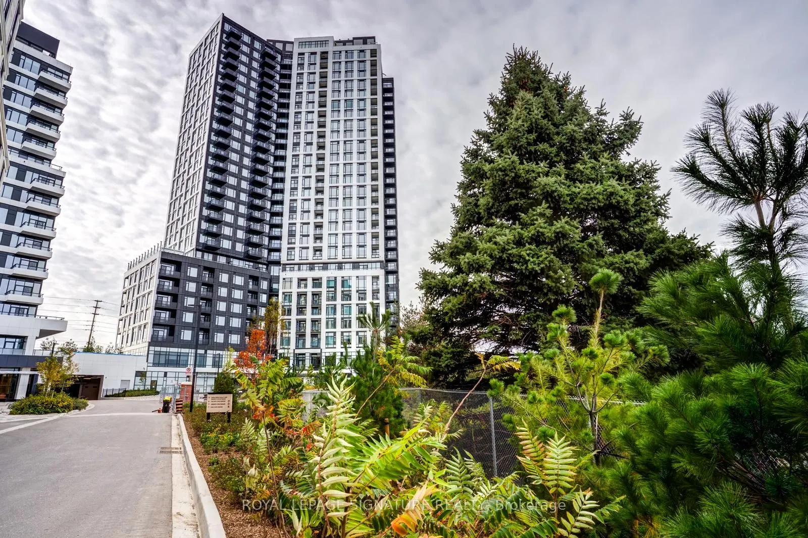 2495 Eglinton Avenue, #1001