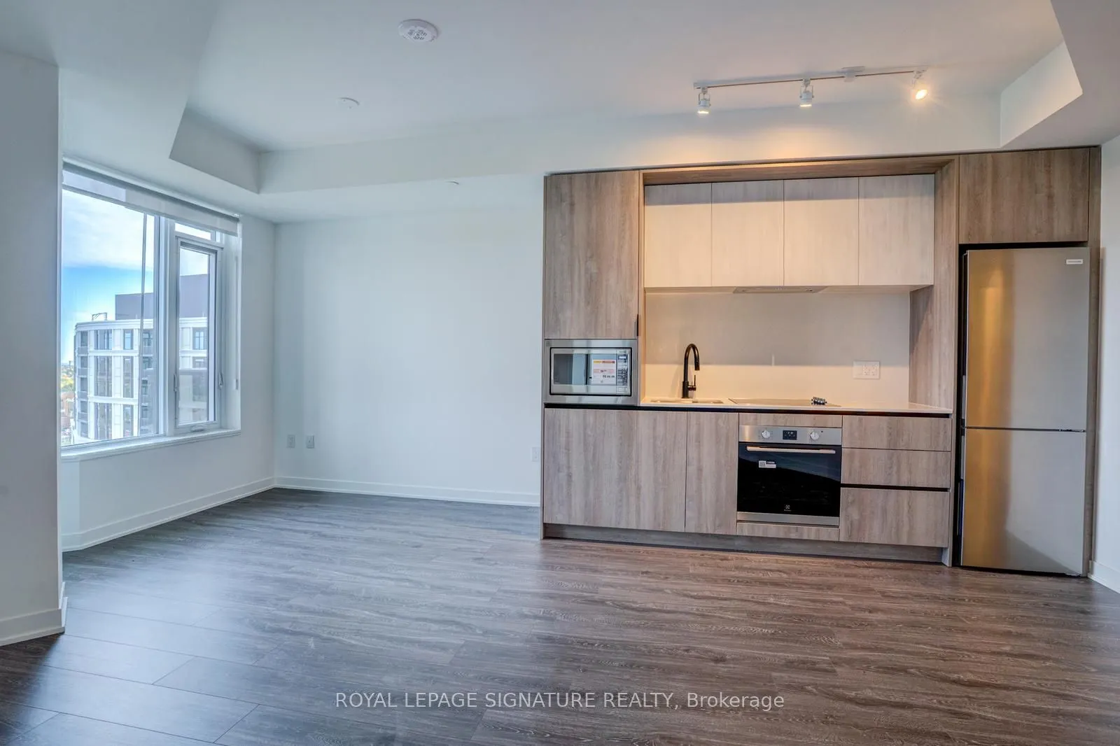 2495 Eglinton Avenue, #1001