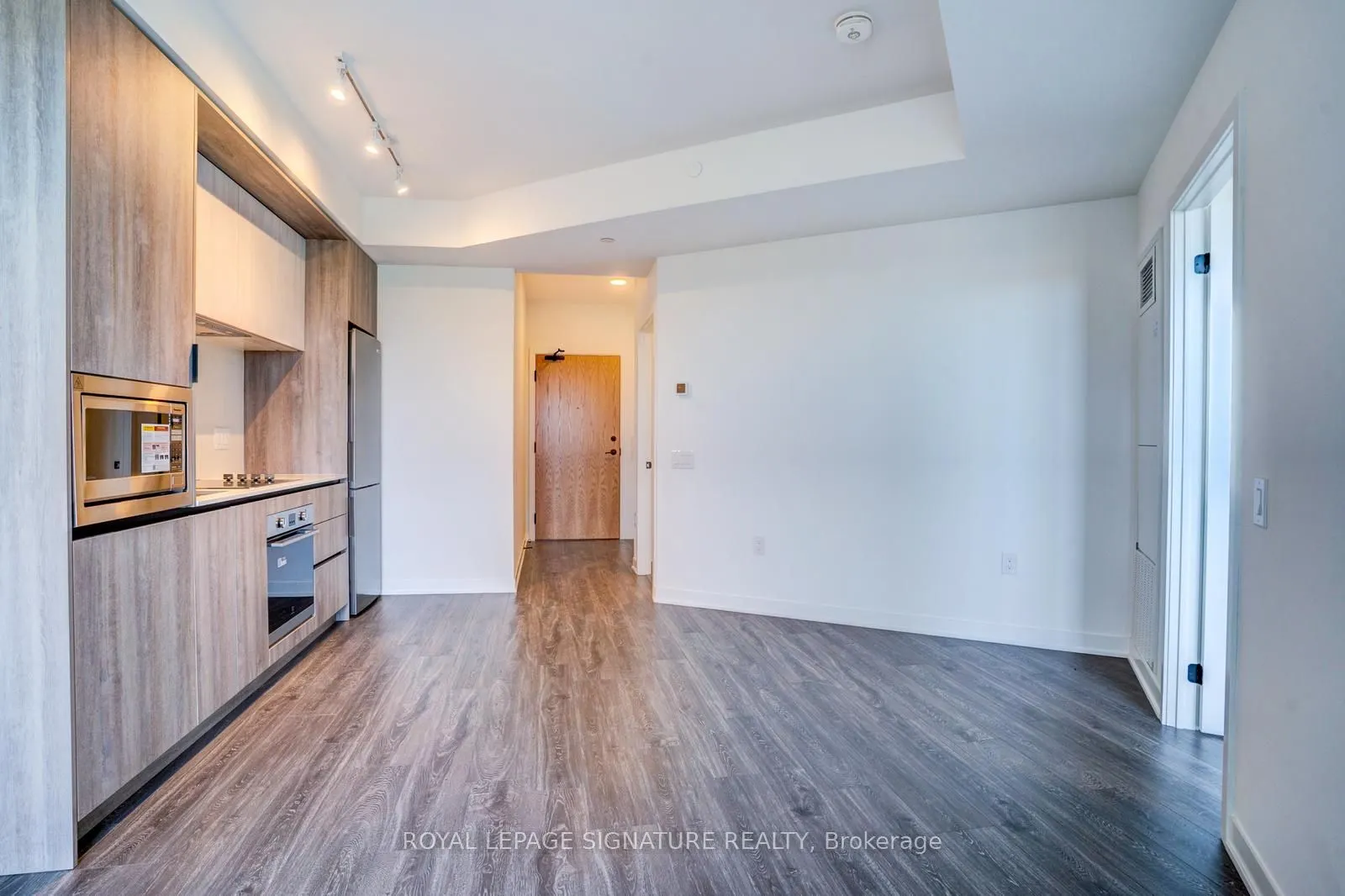 2495 Eglinton Avenue, #1001