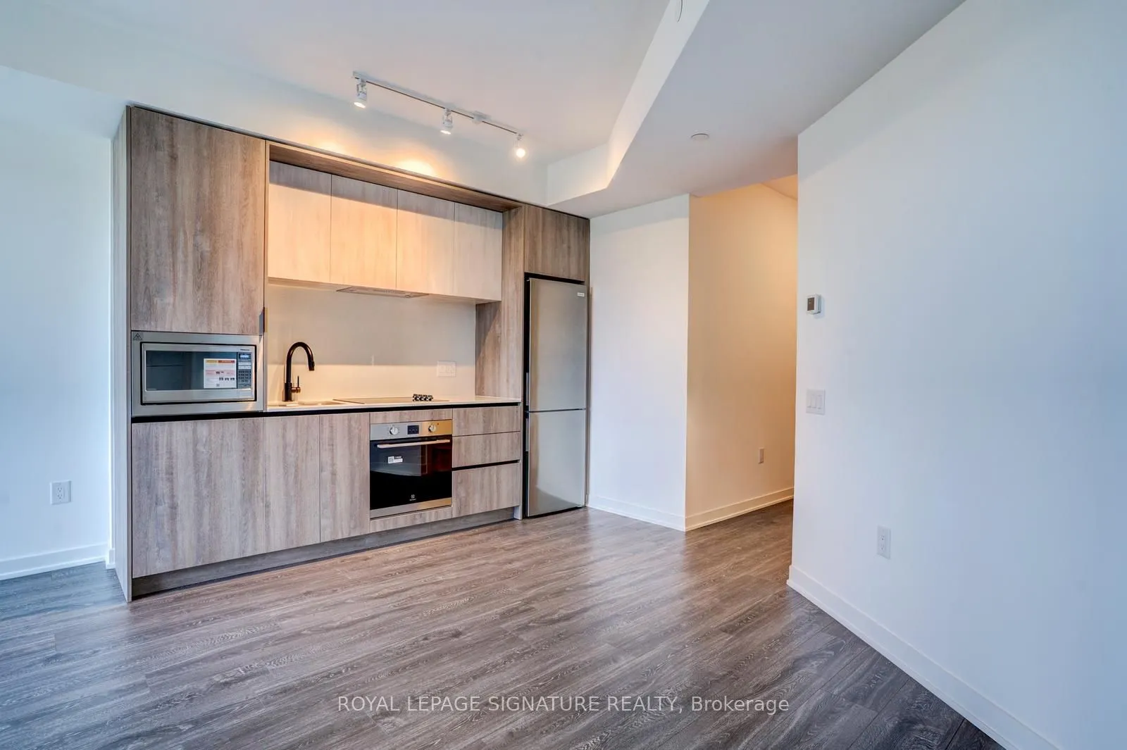 2495 Eglinton Avenue, #1001