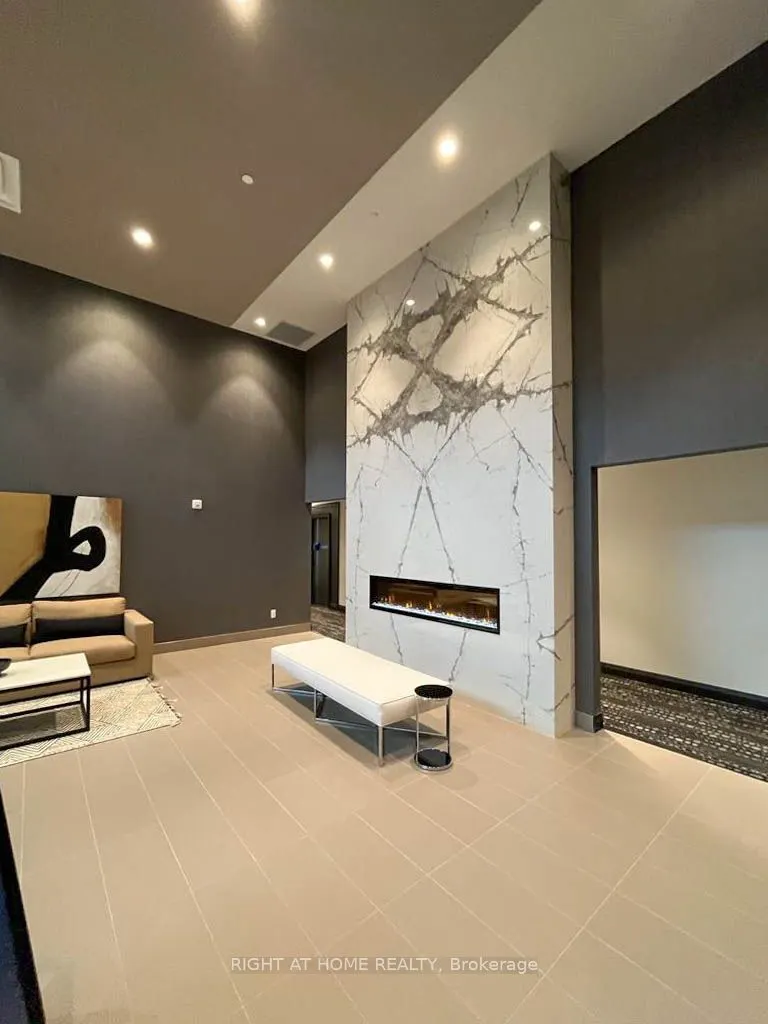 460 Gordon Krantz Avenue, #411