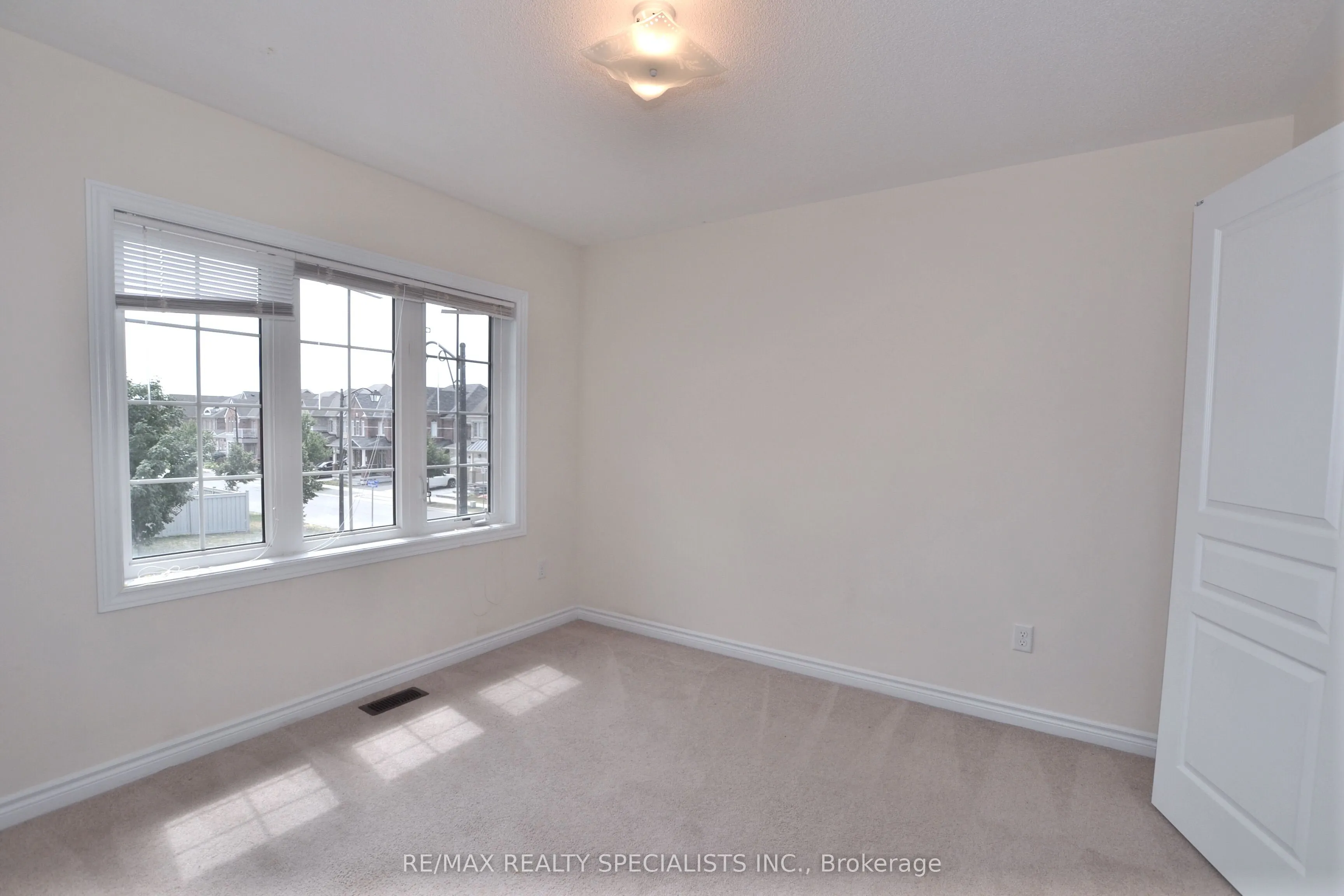 1520 Haws Crescent