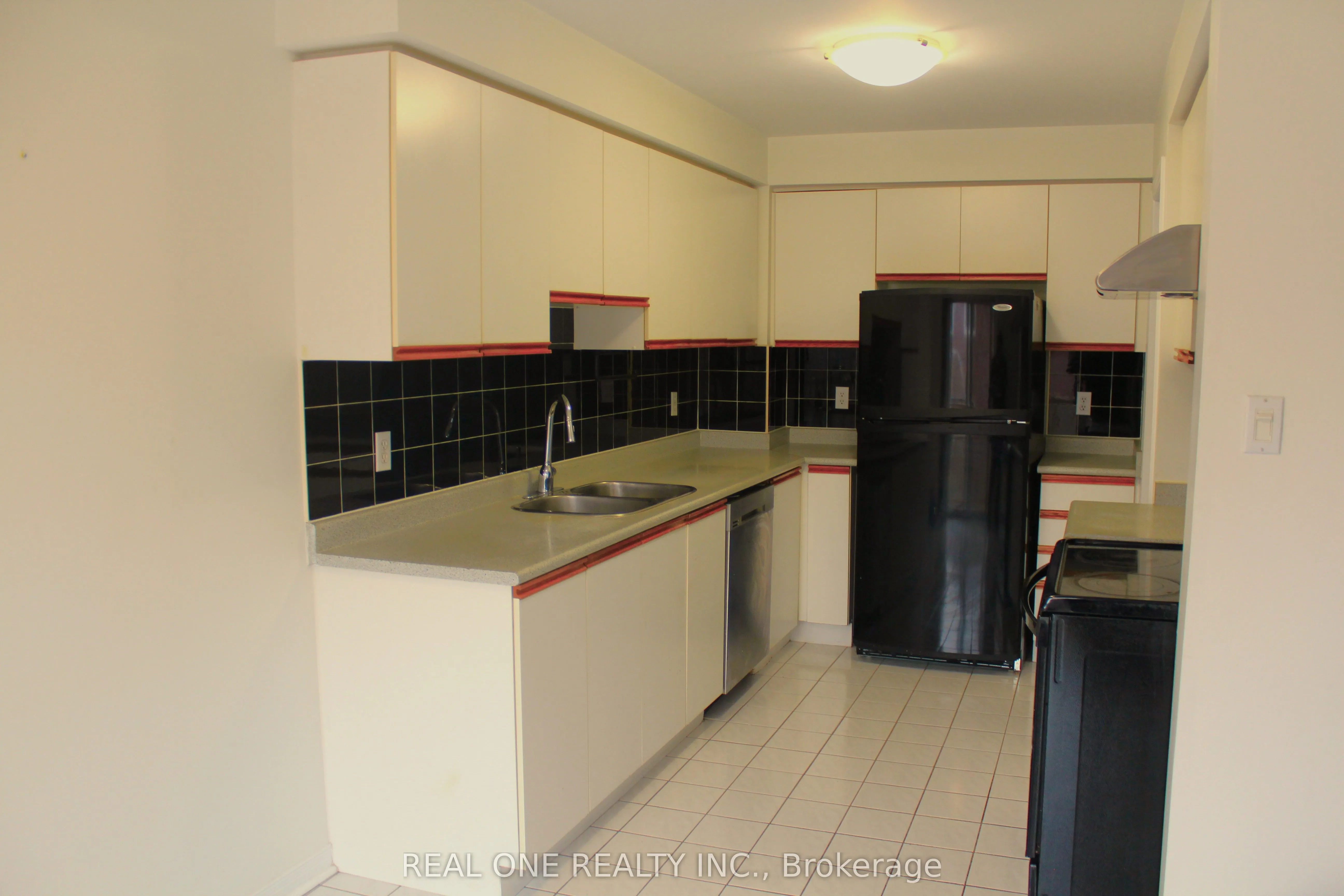 2550 Thomas Street, #27