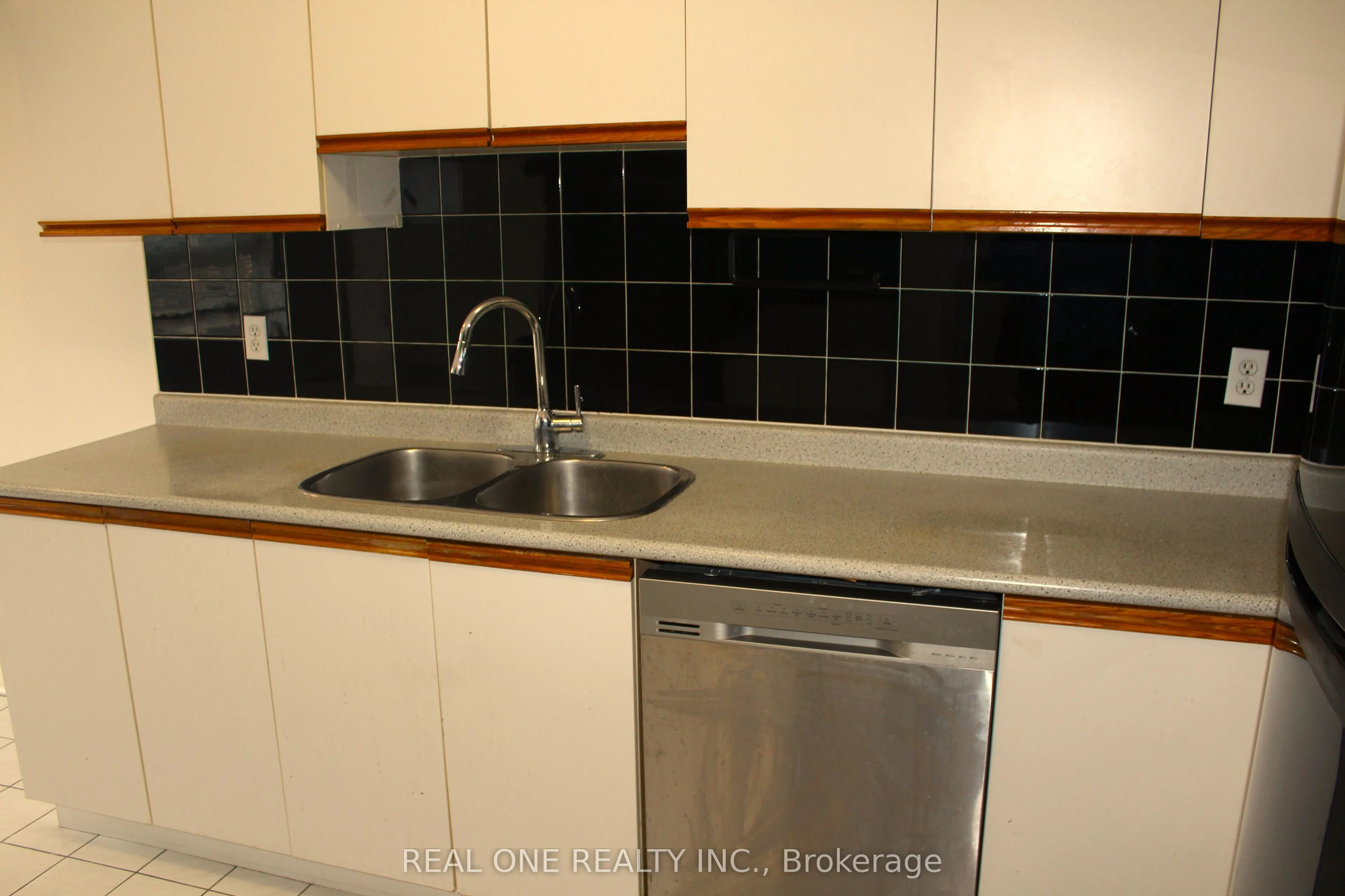 2550 Thomas Street, #27