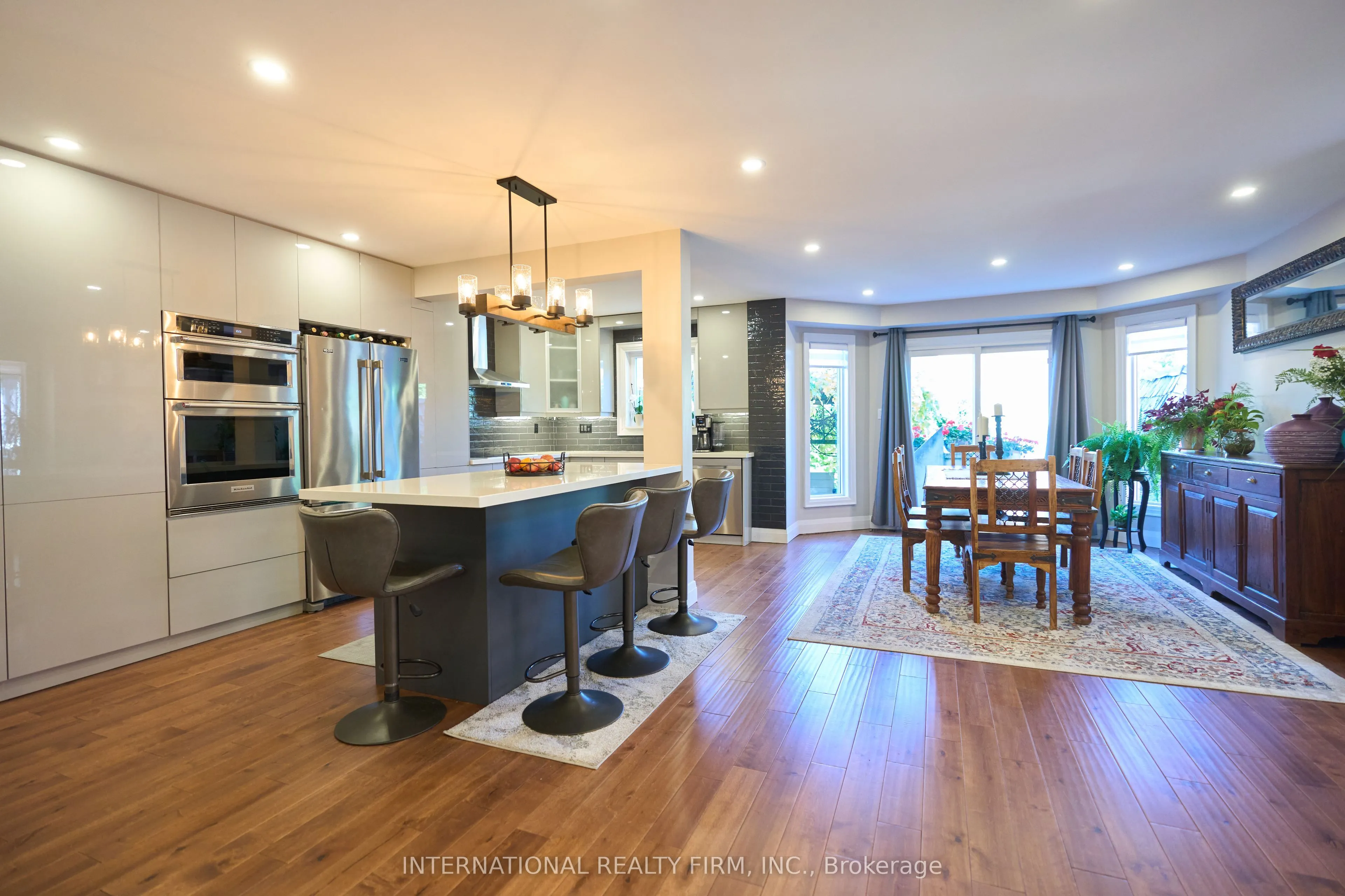 1493 Warbler Road